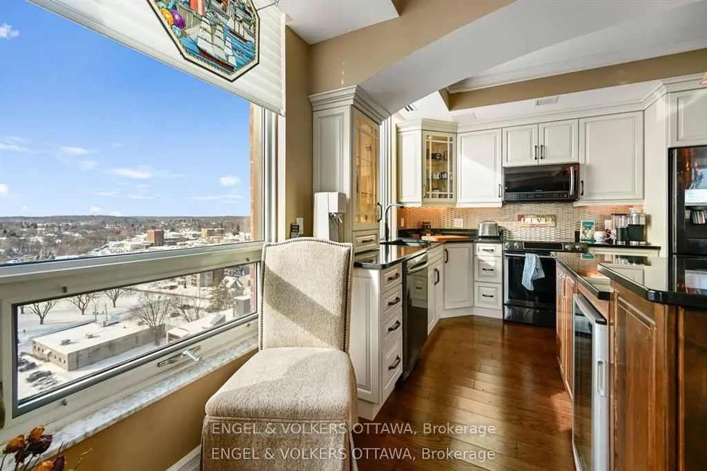 15 St Andrew Street #1802