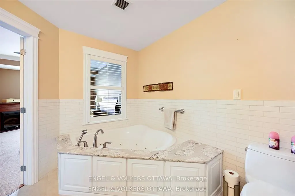 15 St Andrew Street #1802