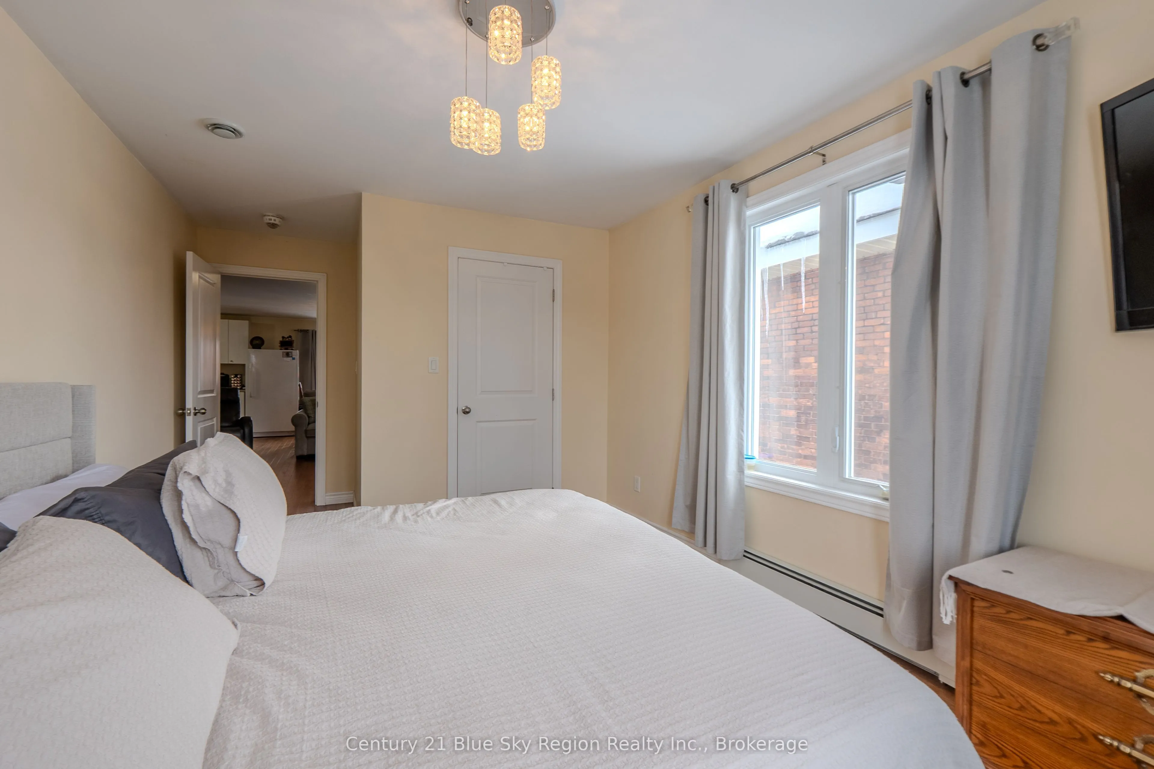 373 First Avenue E