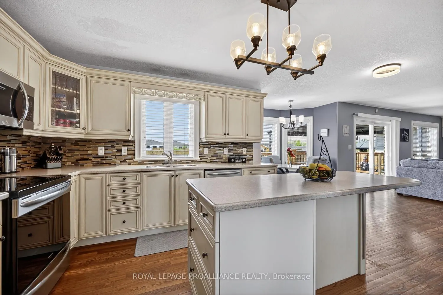 1014 Crestwood Drive