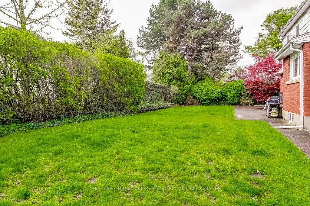262 Simcoe Street