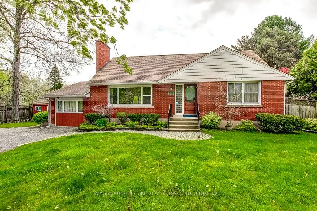 262 Simcoe Street