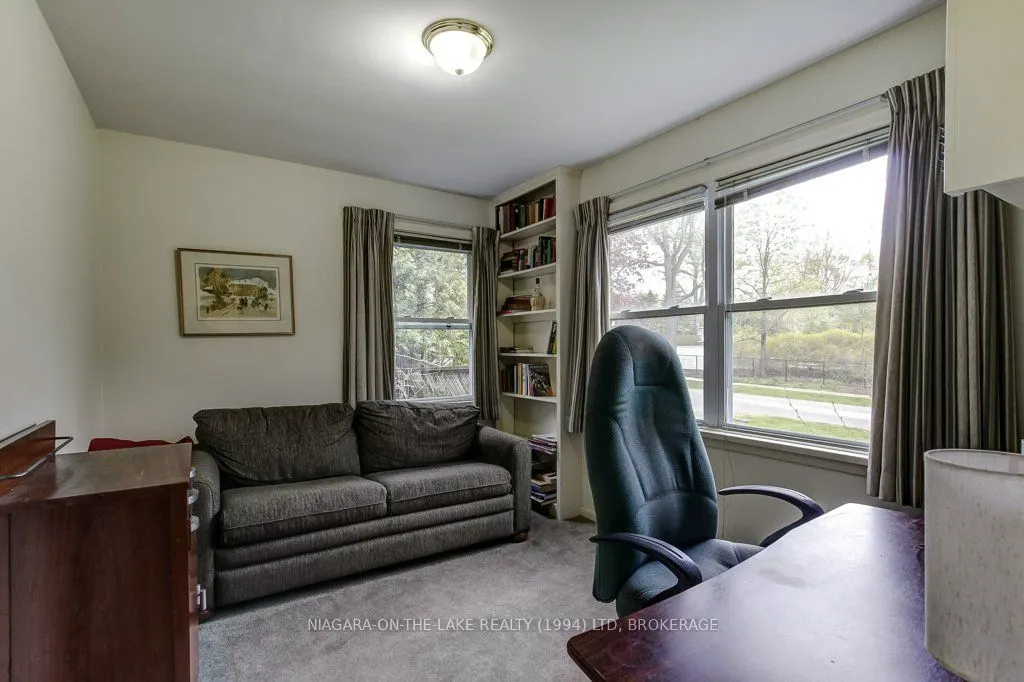 262 Simcoe Street