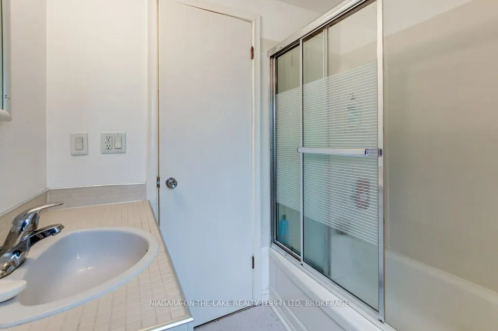 262 Simcoe Street