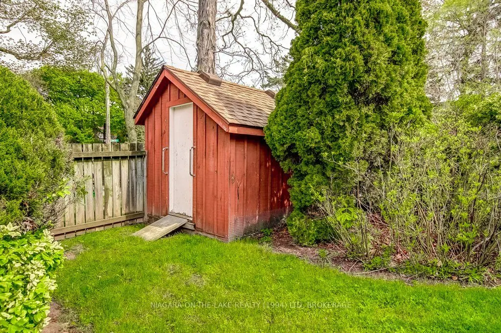 262 Simcoe Street