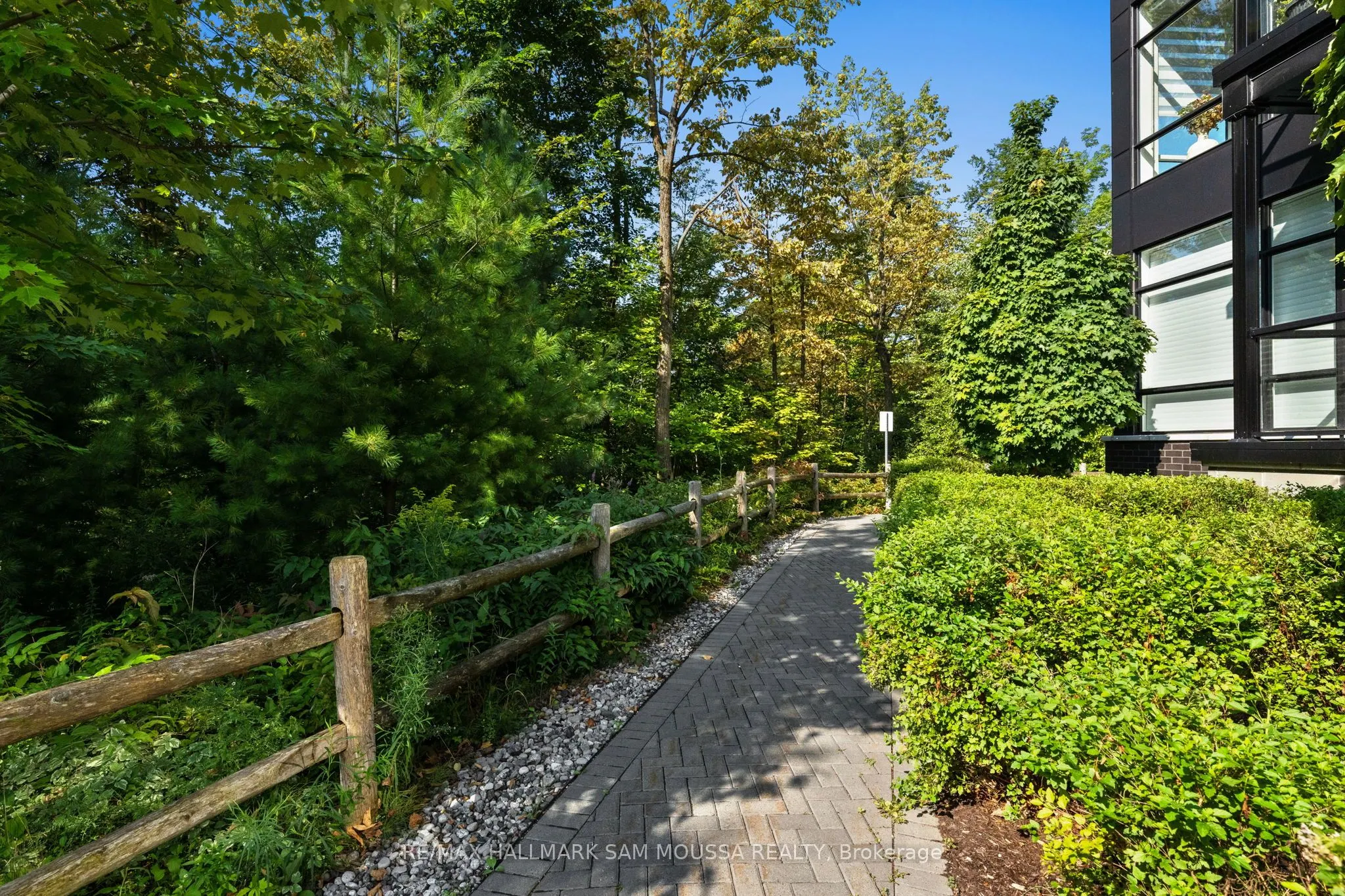 120 Cortile Private #101