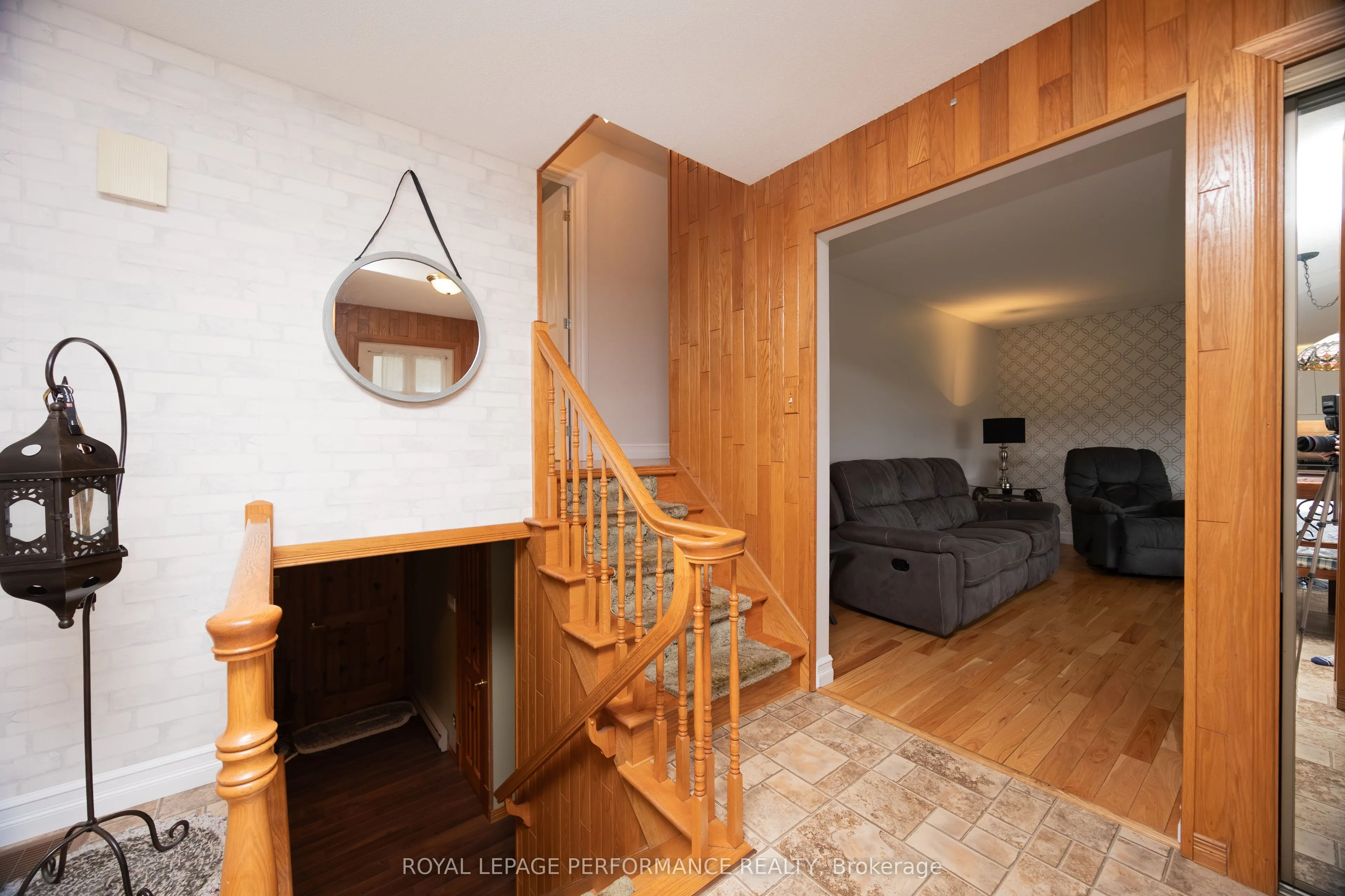 44 Victoria Street W