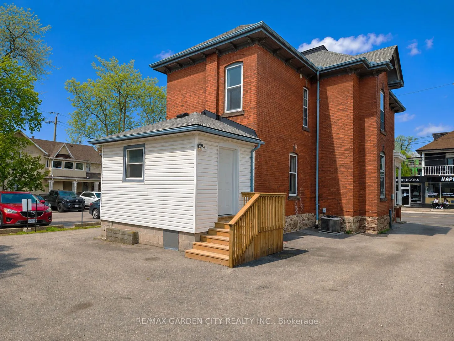 7 ONTARIO Street