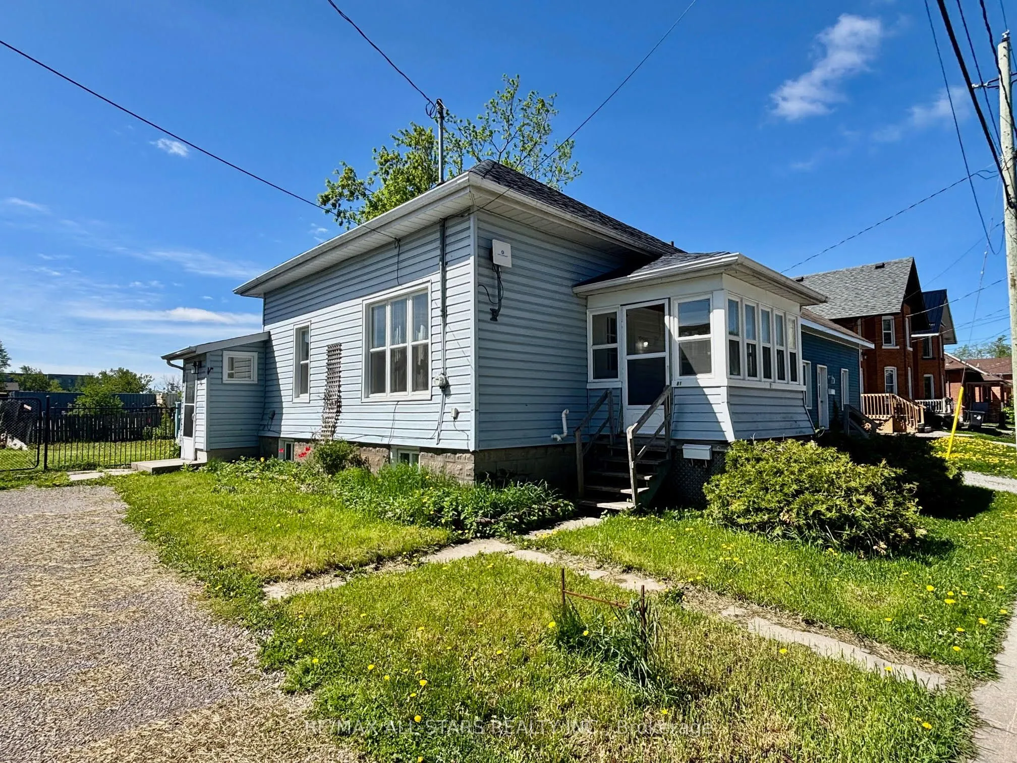 81 Durham Street W