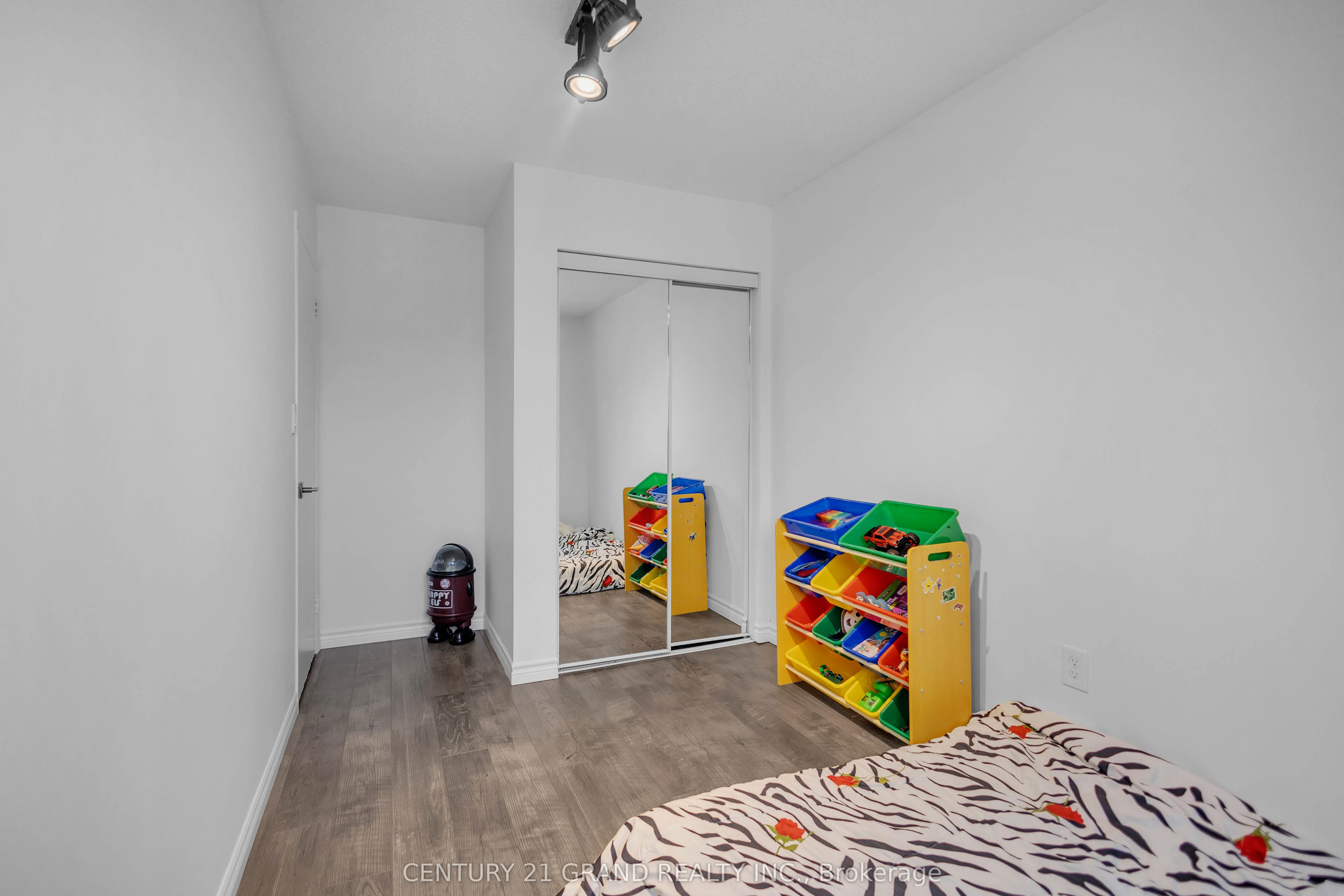 52 Harris Avenue #D