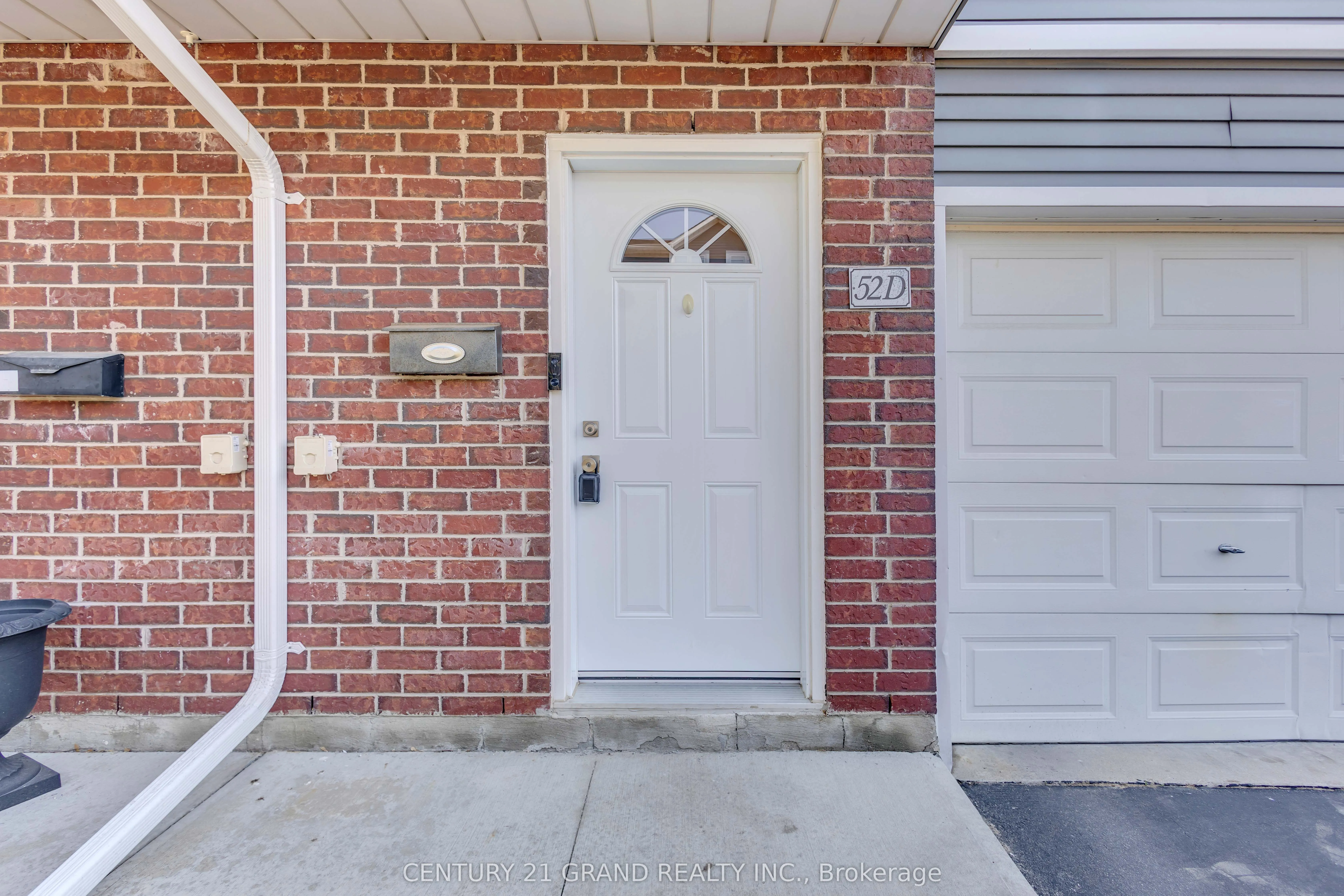 52 Harris Avenue #D