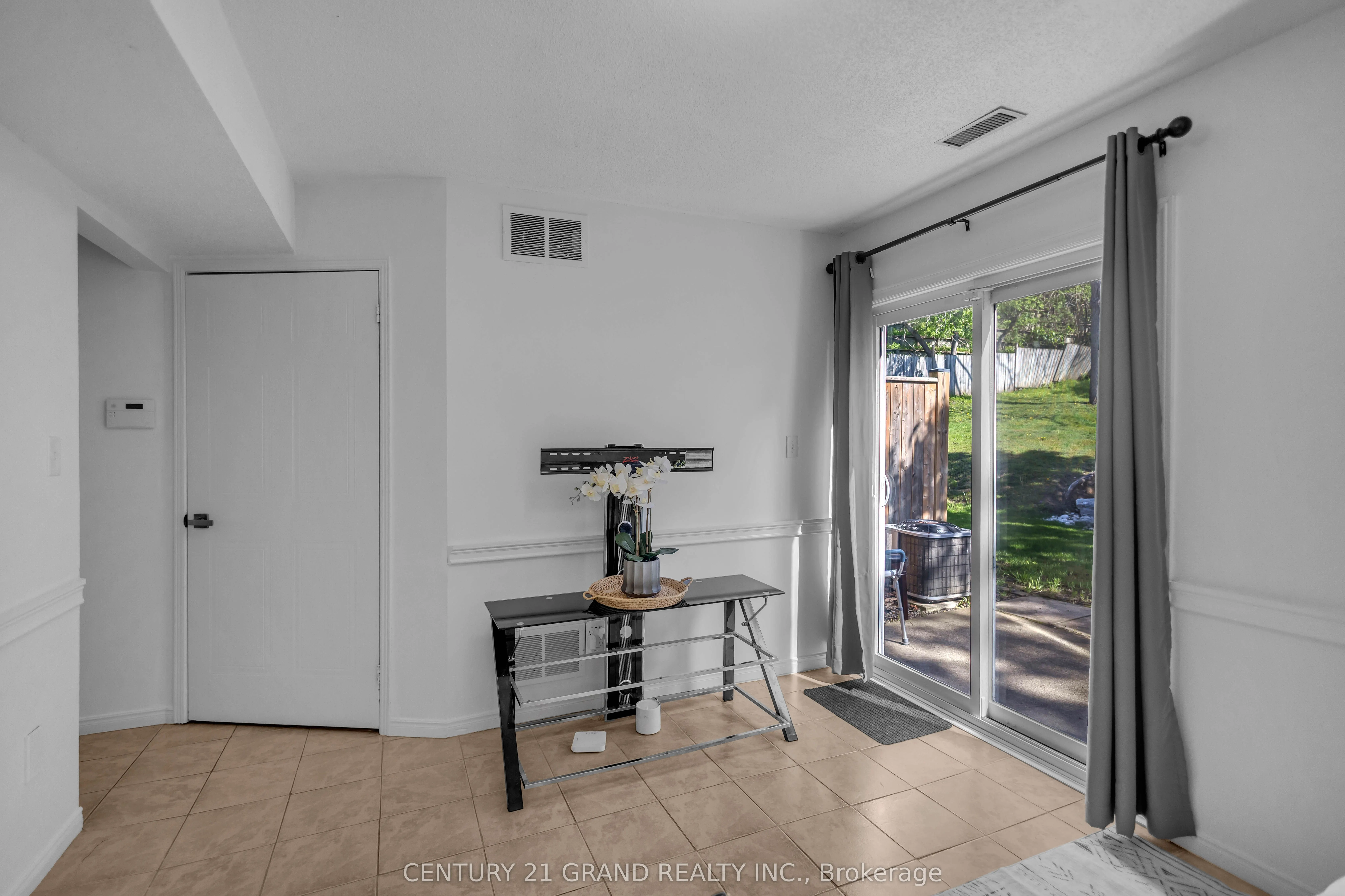 52 Harris Avenue #D