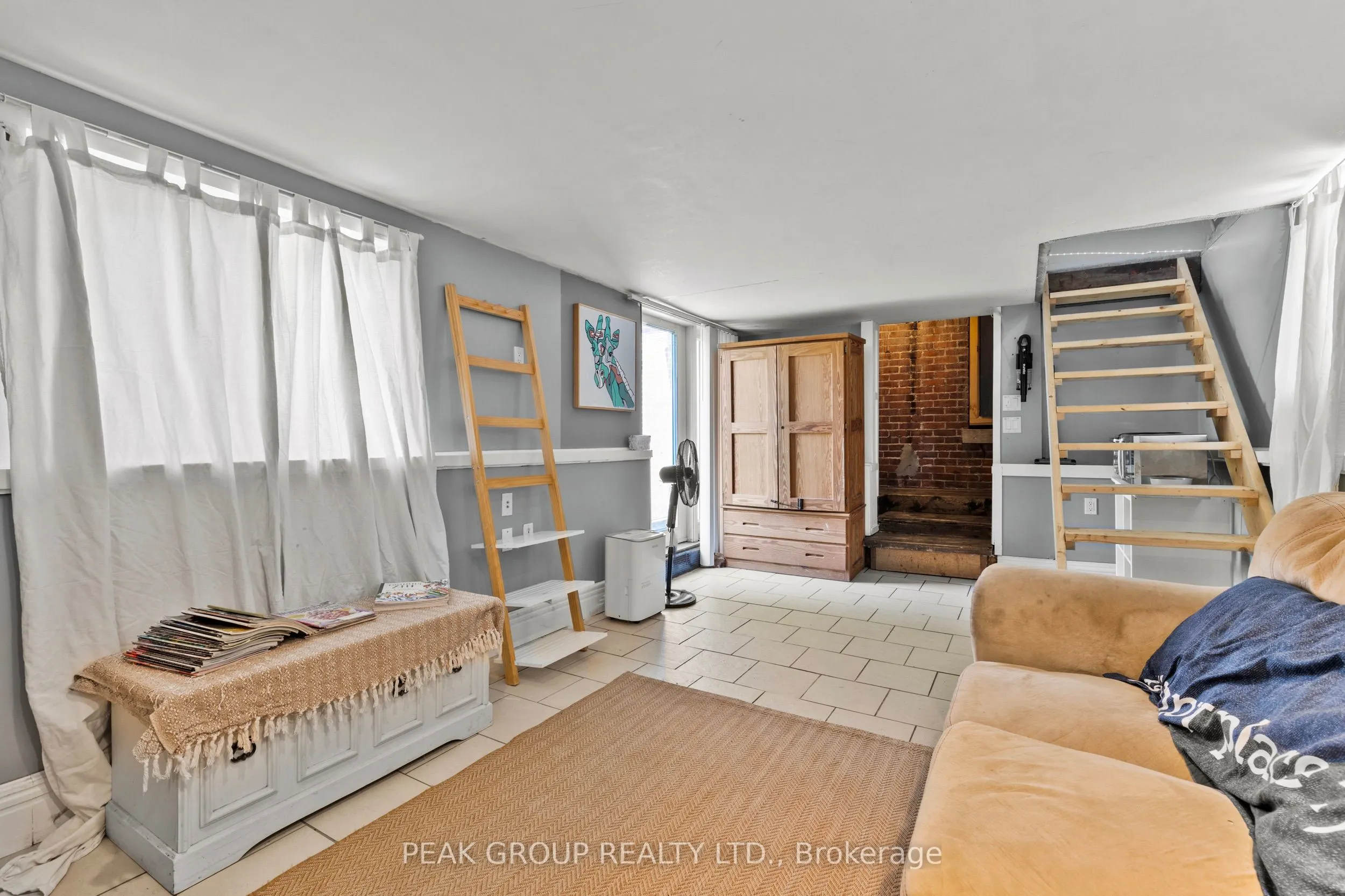 171 Killaly Street W
