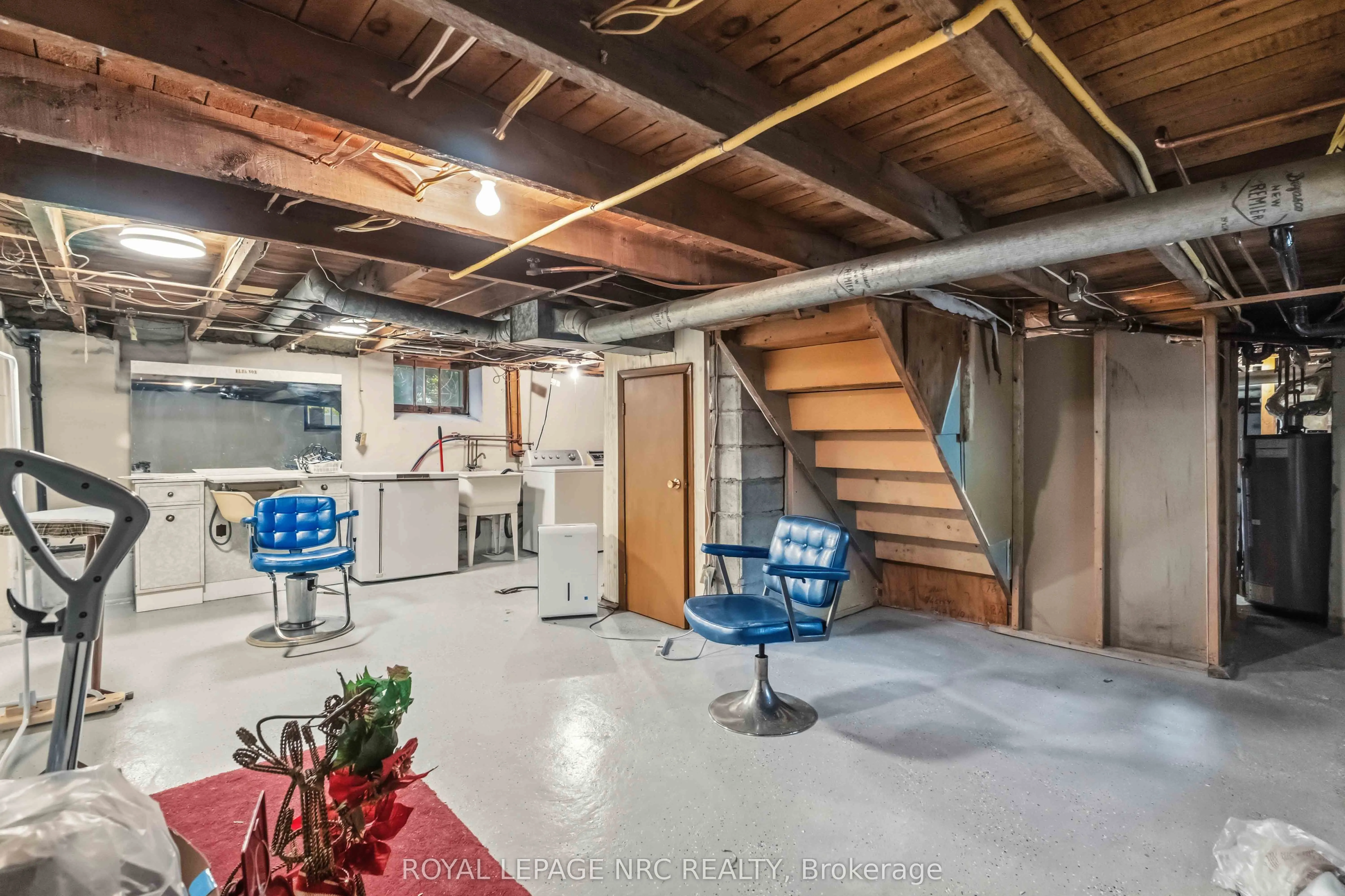 304 Scott Street S