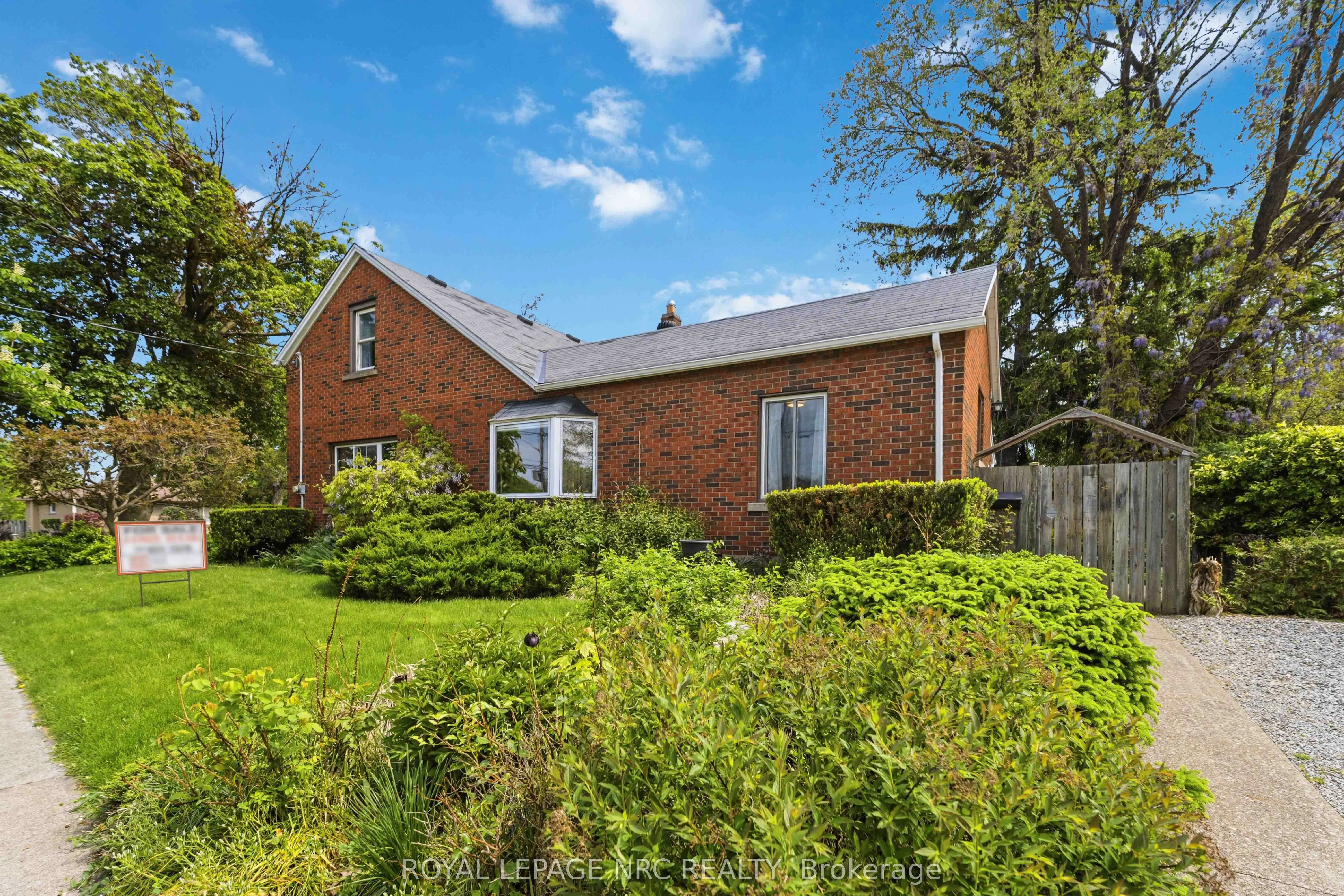 304 Scott Street S