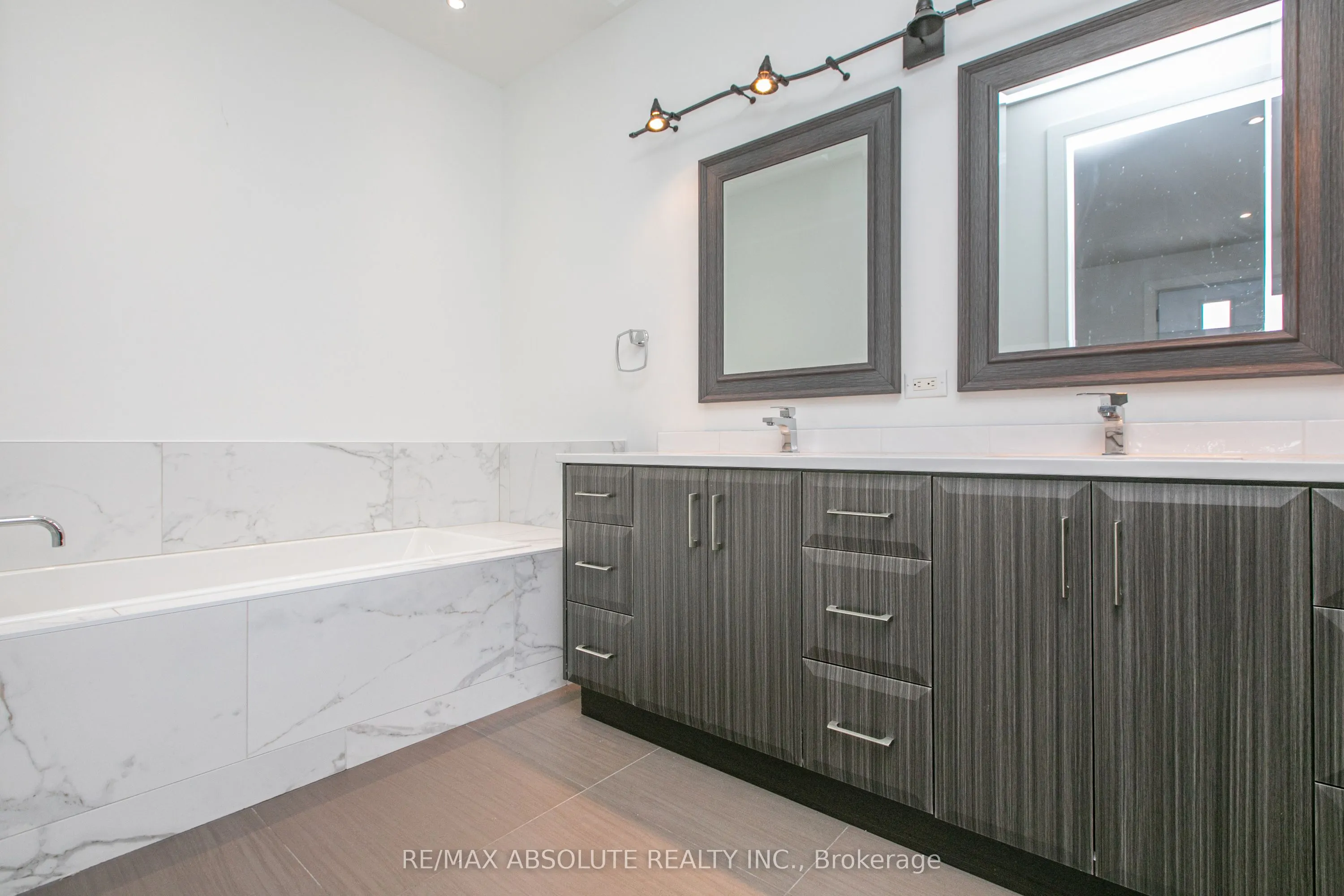 246 Westhaven Crescent