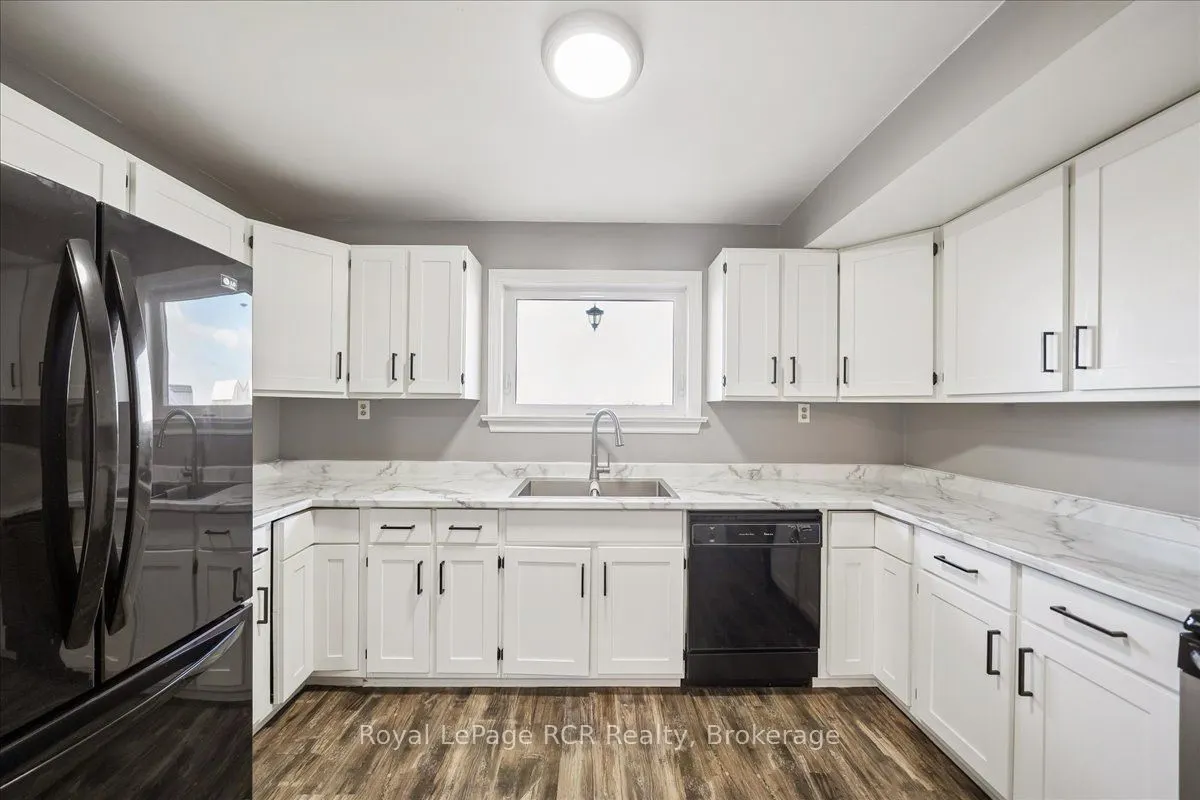883 30th Street W