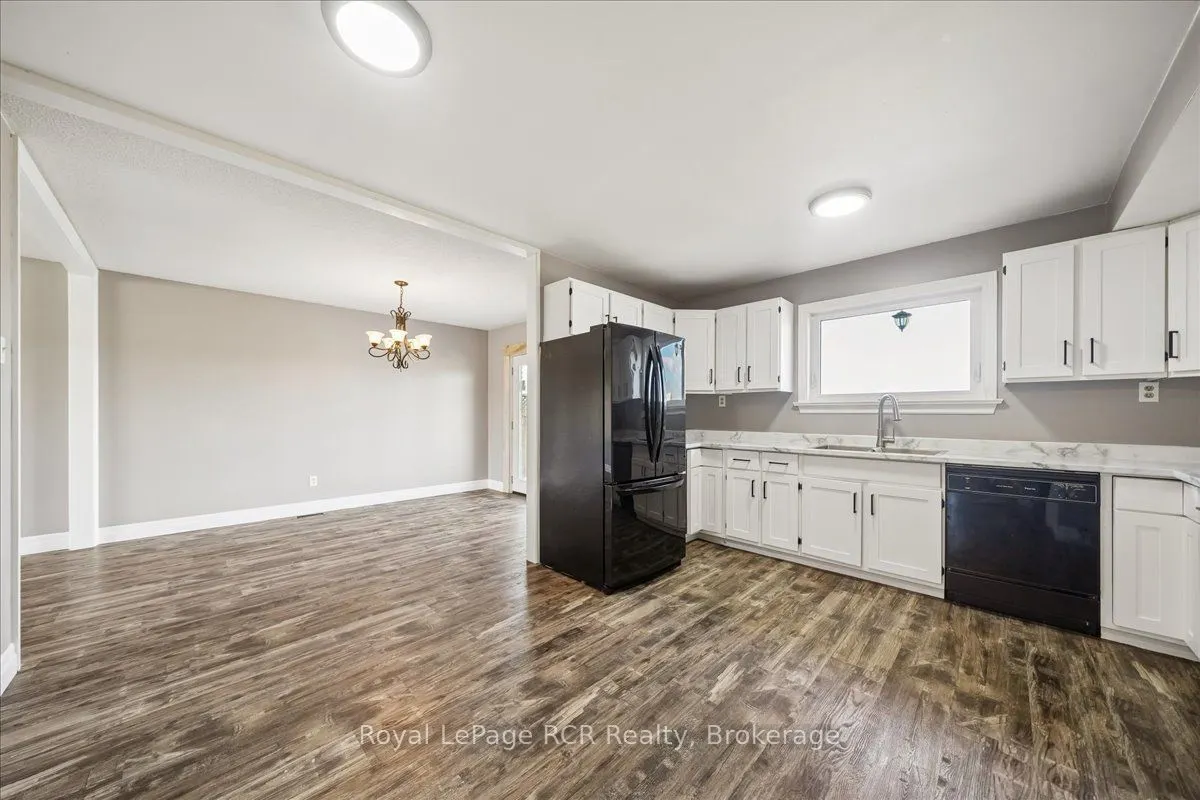 883 30th Street W