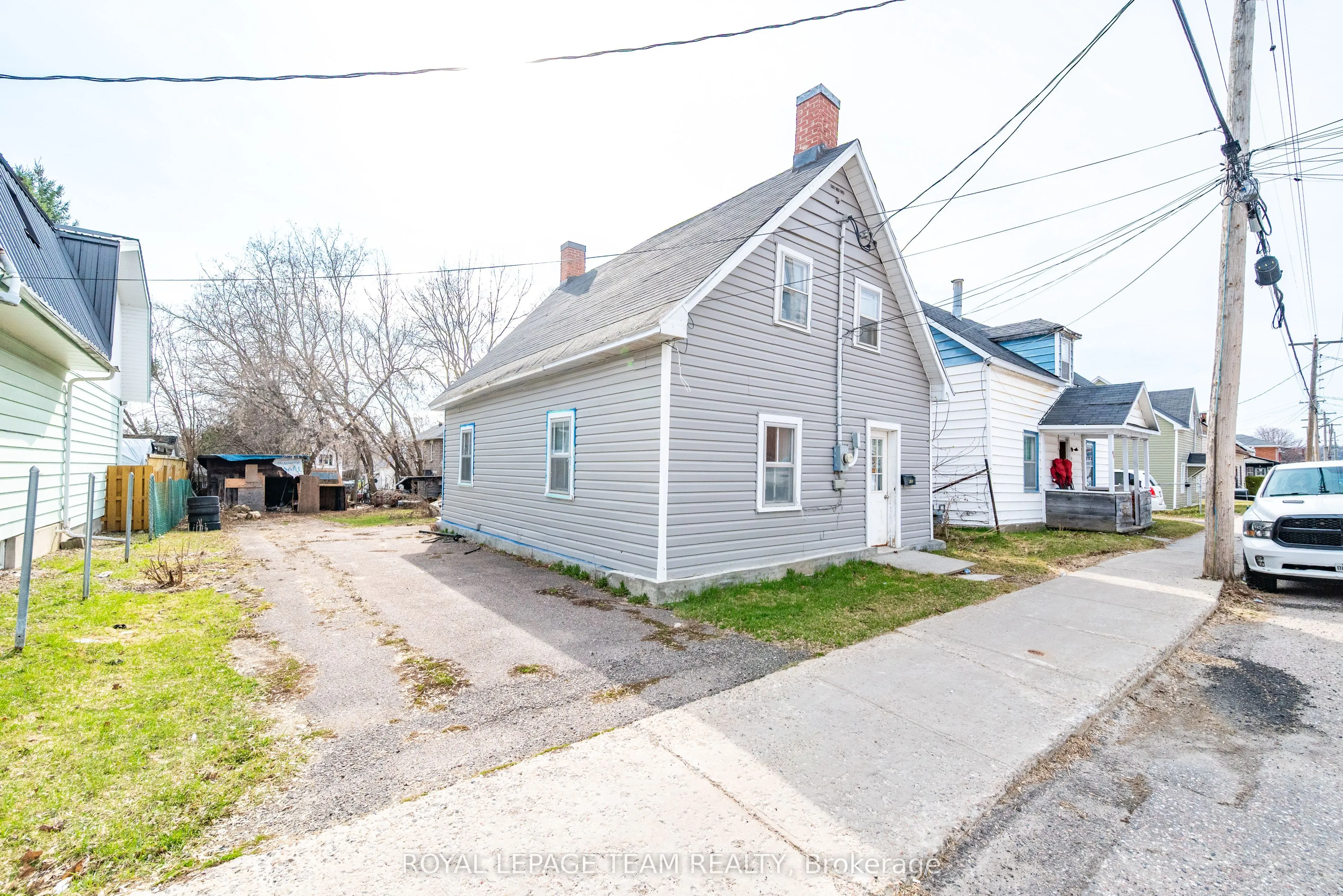42 Bonnechere Street S