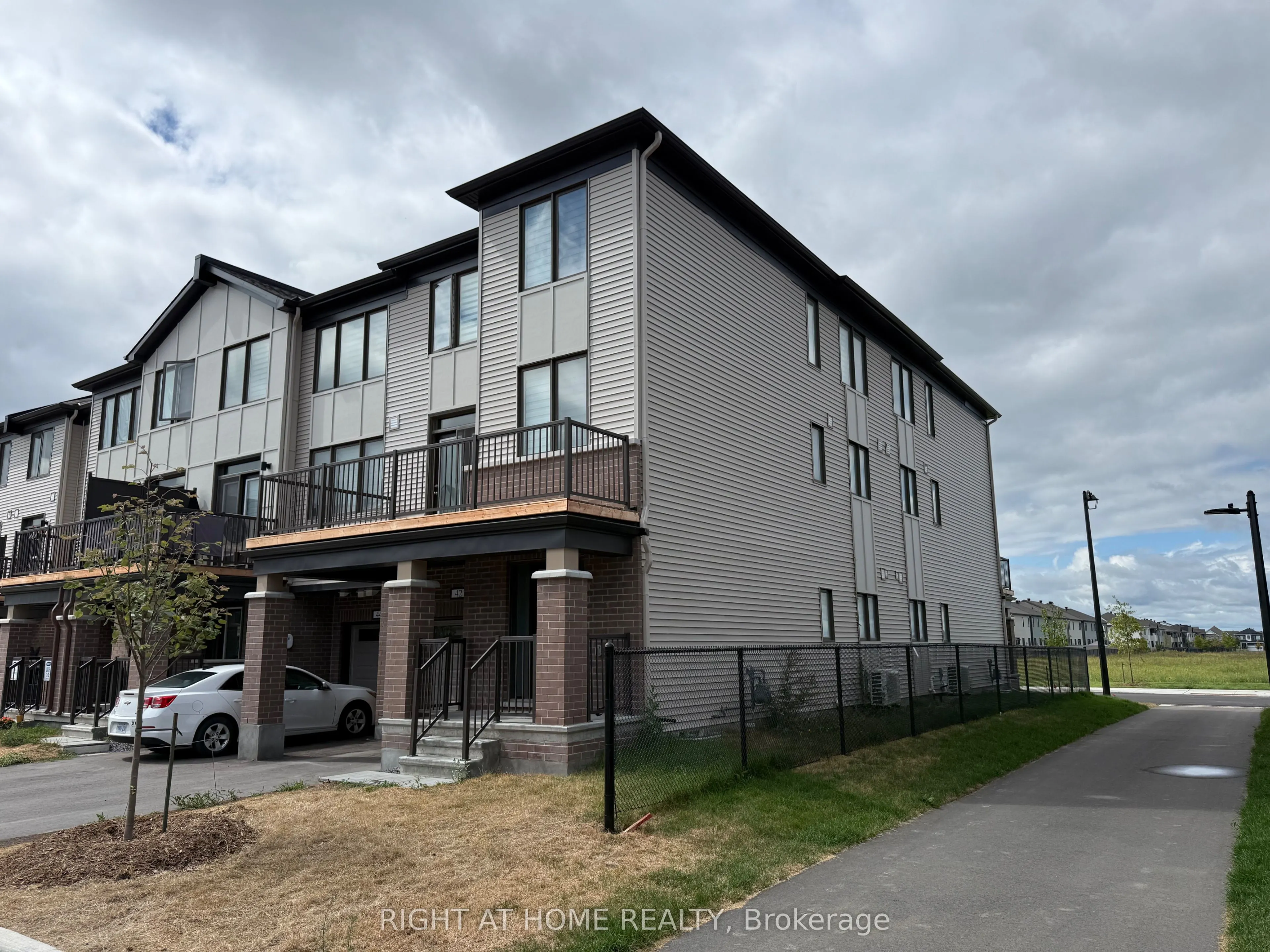 42 STITCH Mews