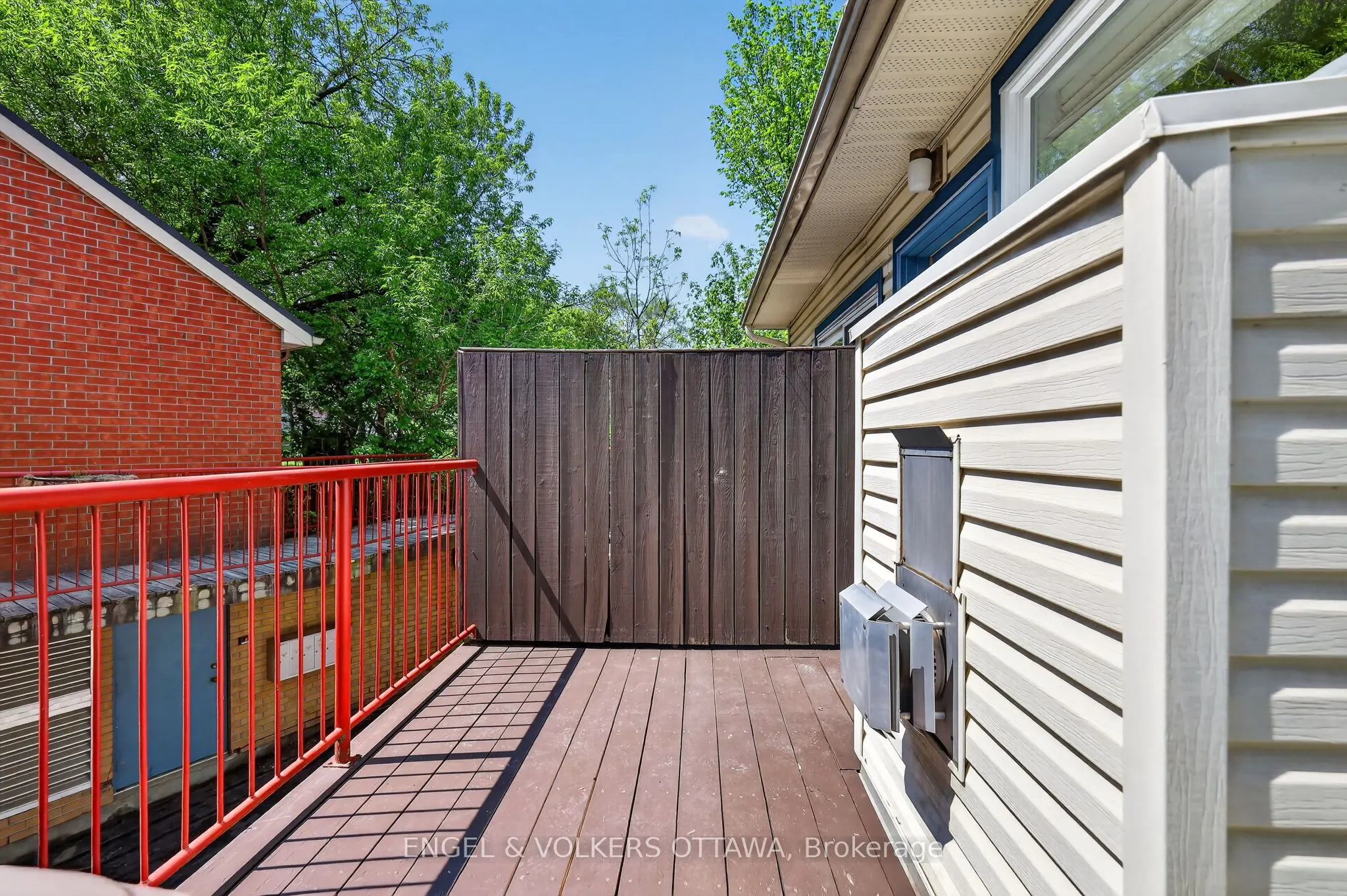 90B Templeton Street