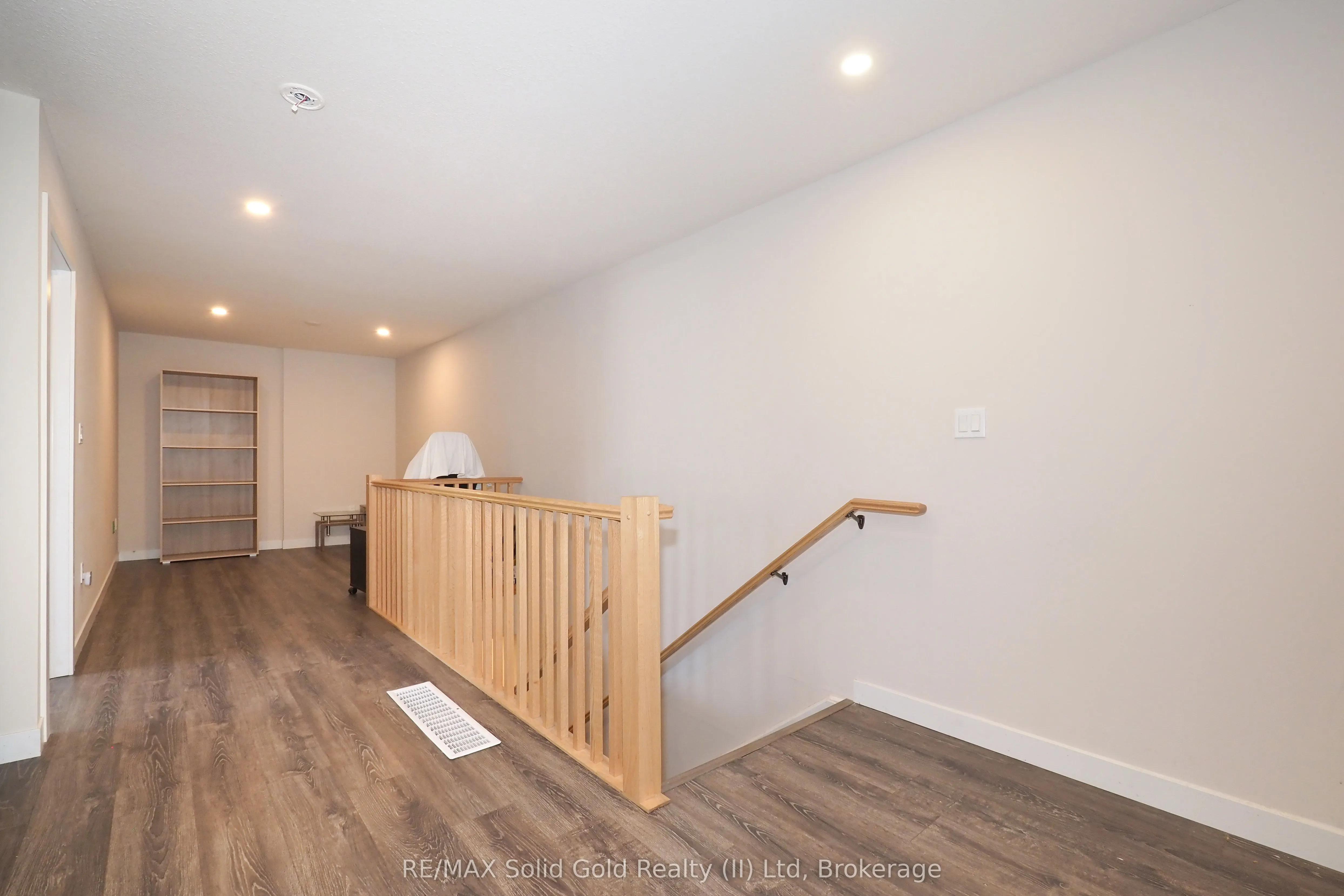 288 Albert Street #208