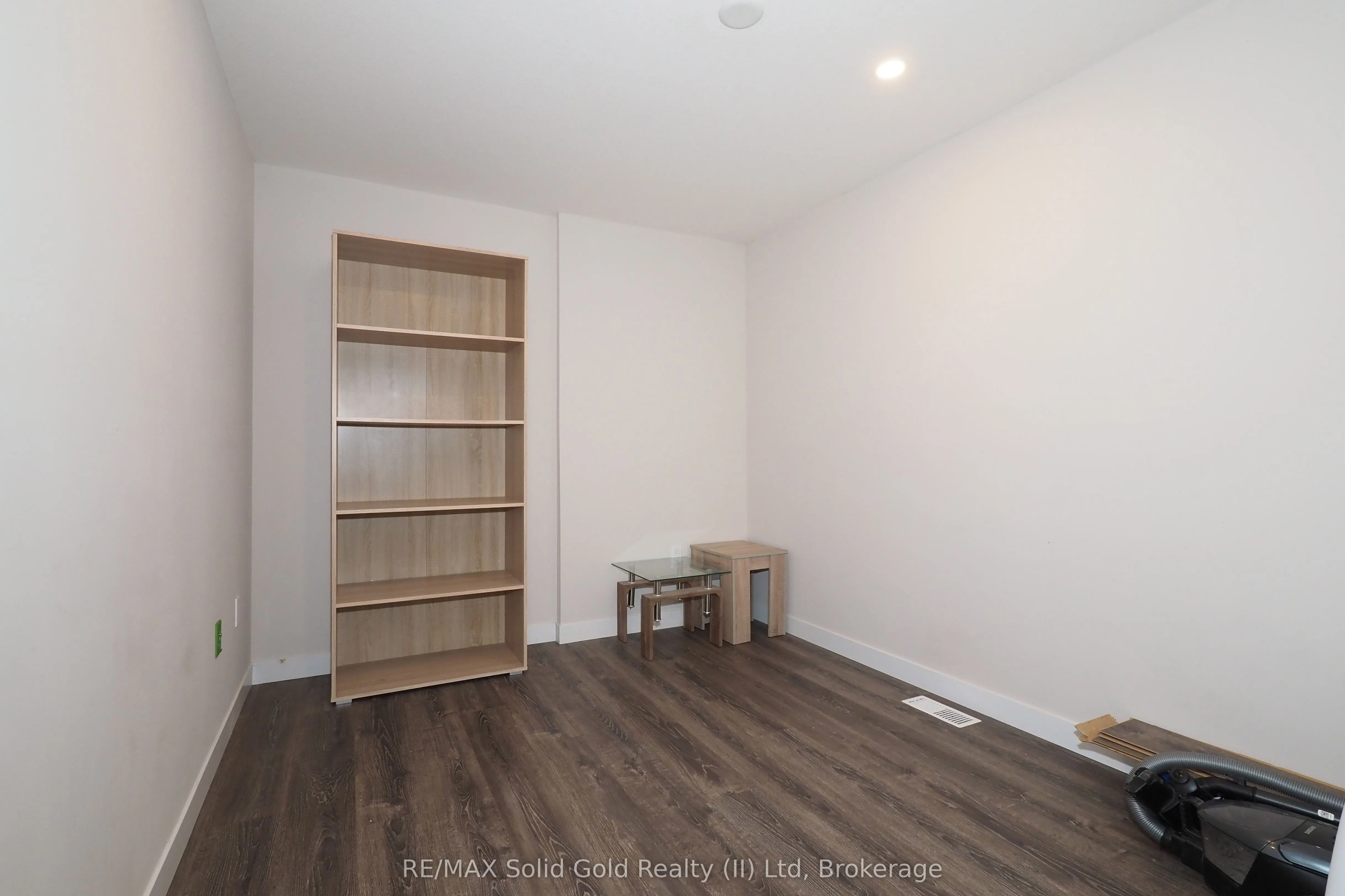 288 Albert Street #208