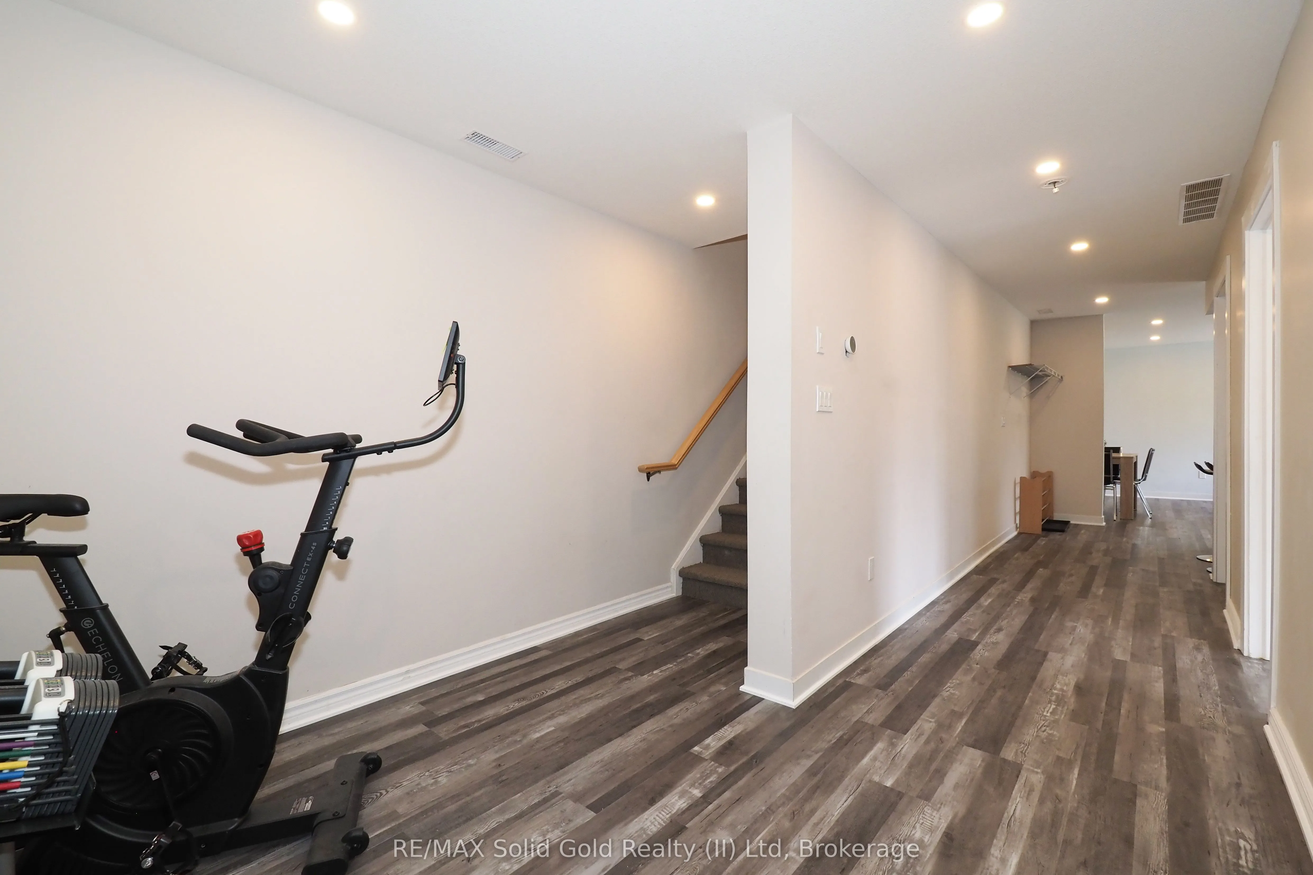 288 Albert Street #208