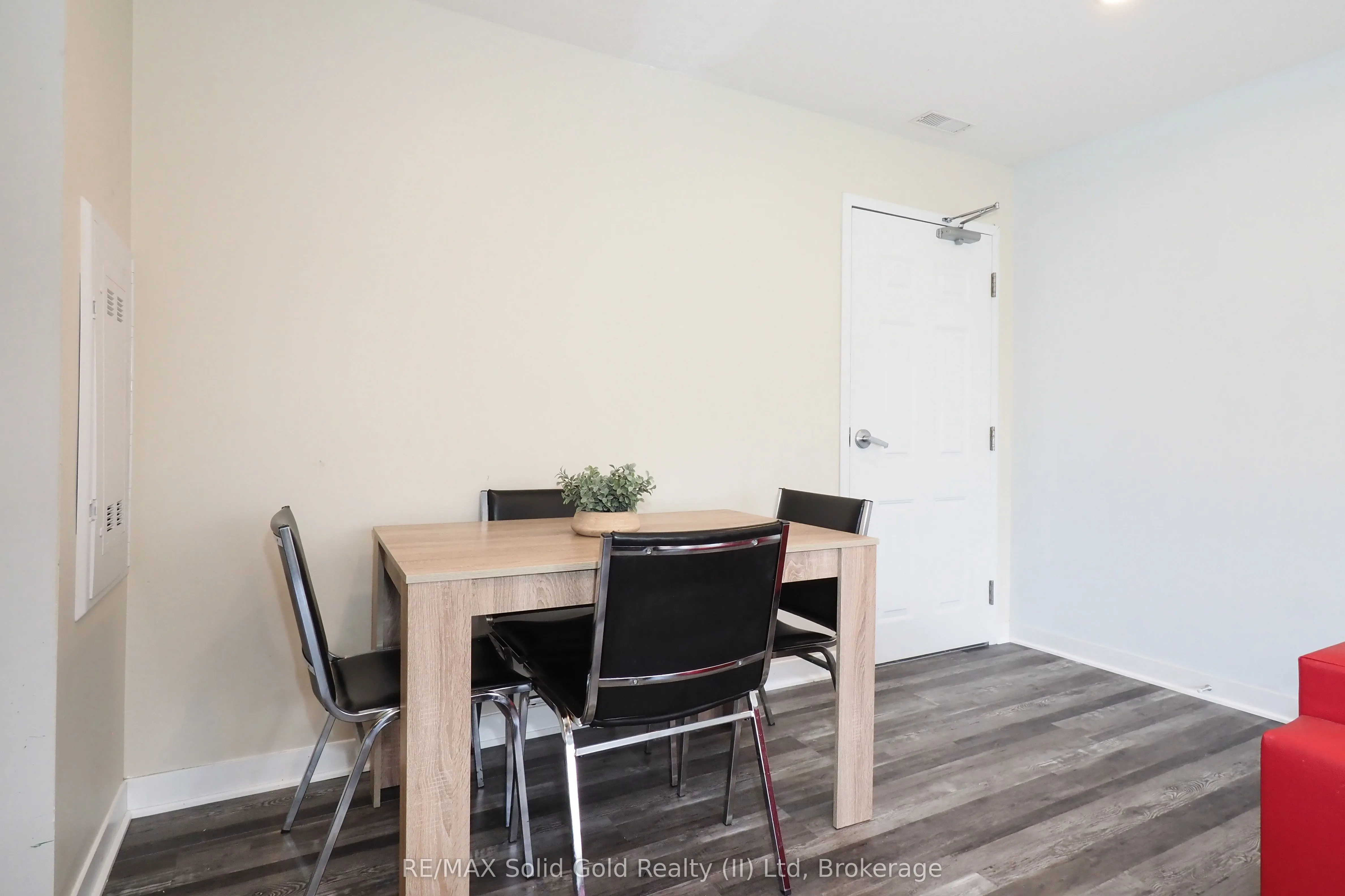 288 Albert Street #208