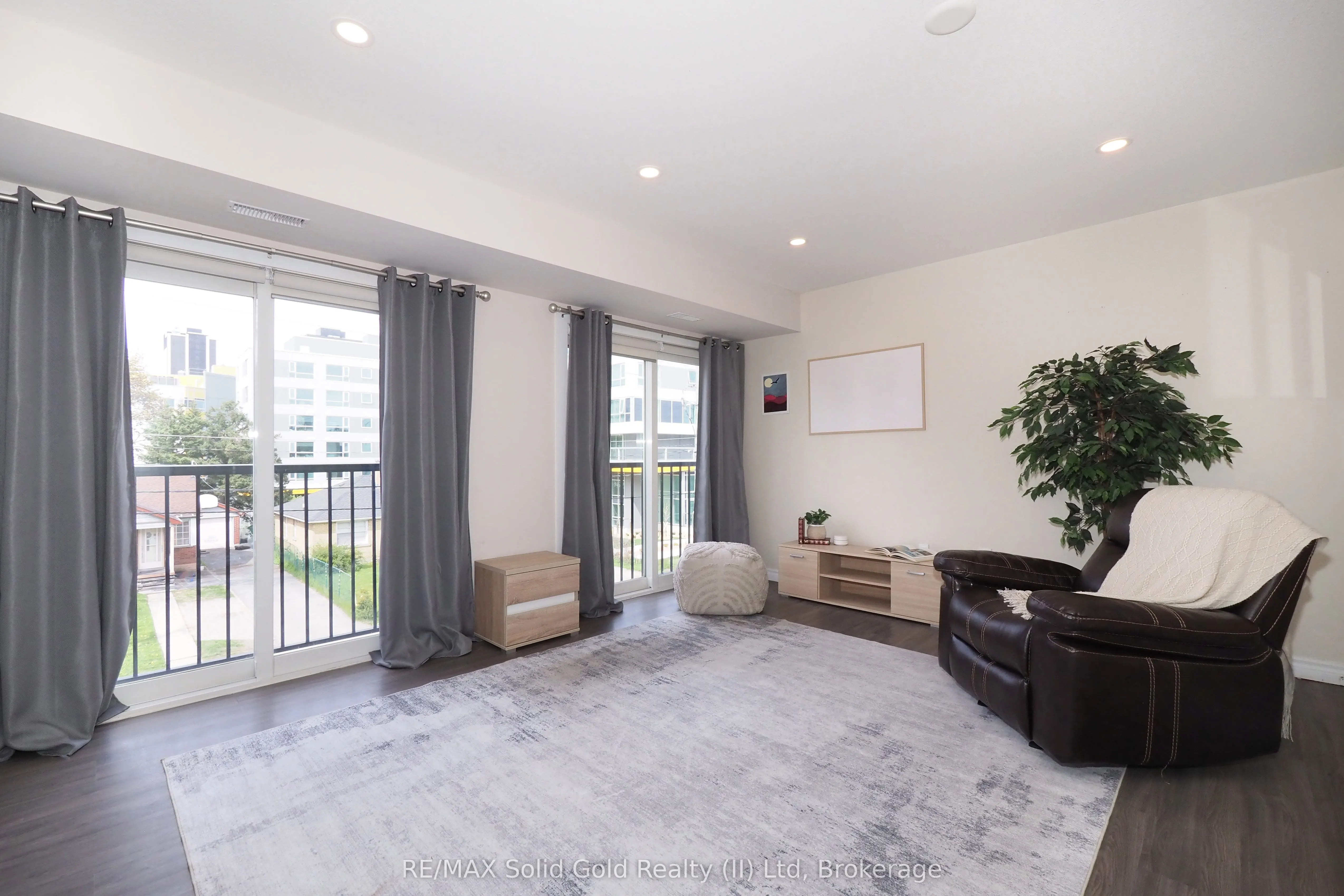 288 Albert Street #208