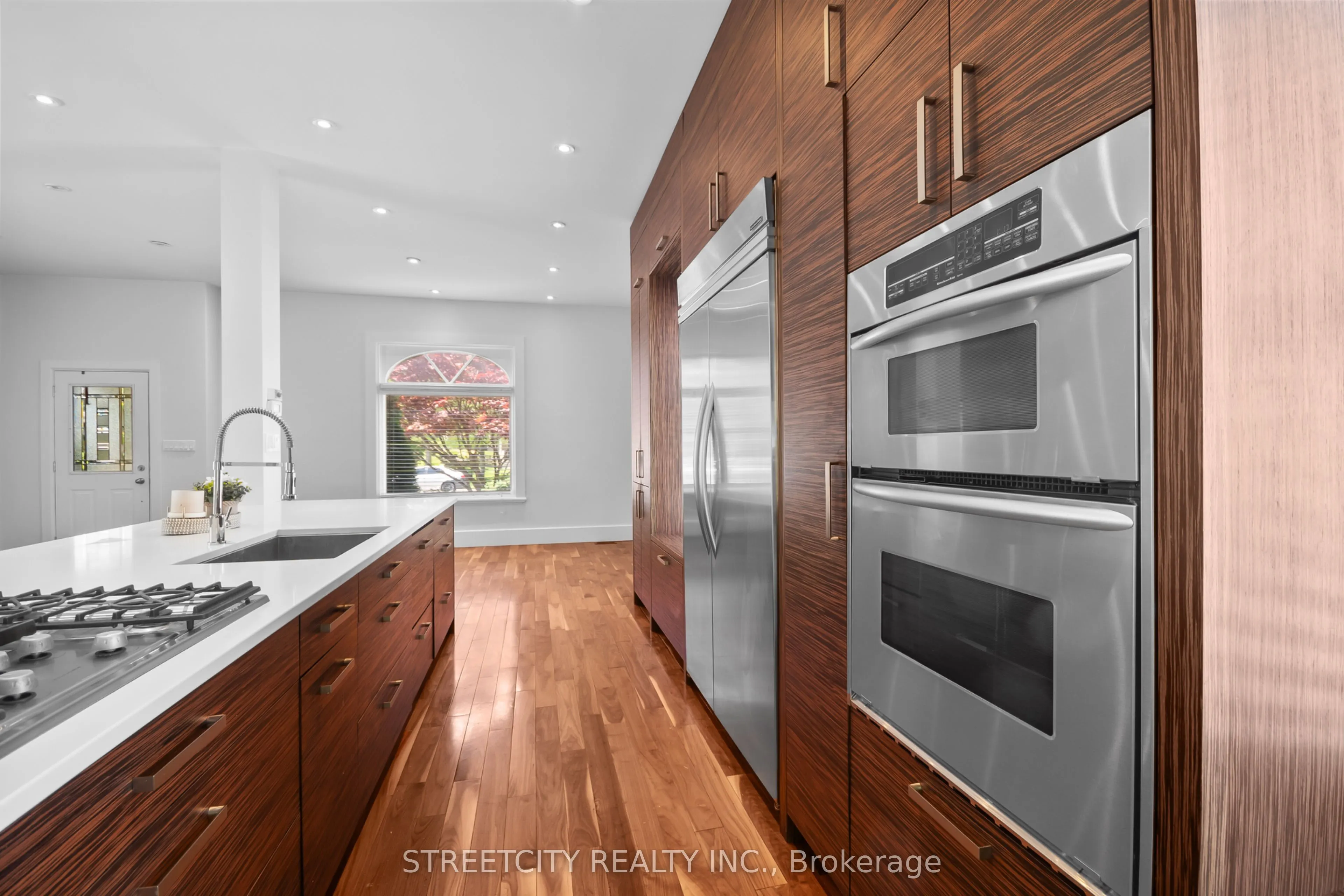 455 St James Street