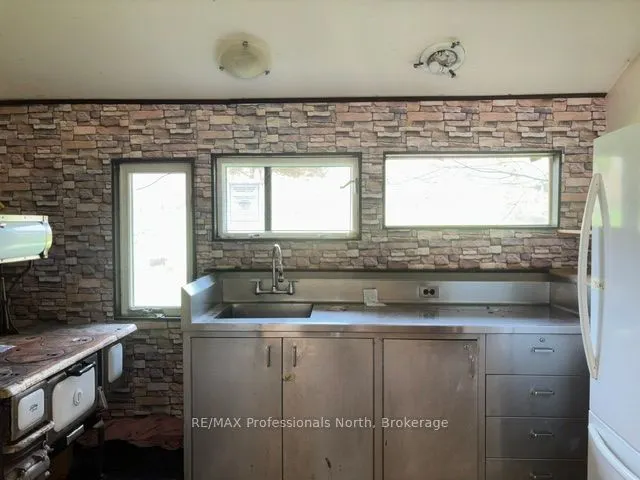 3044 Gelert Road