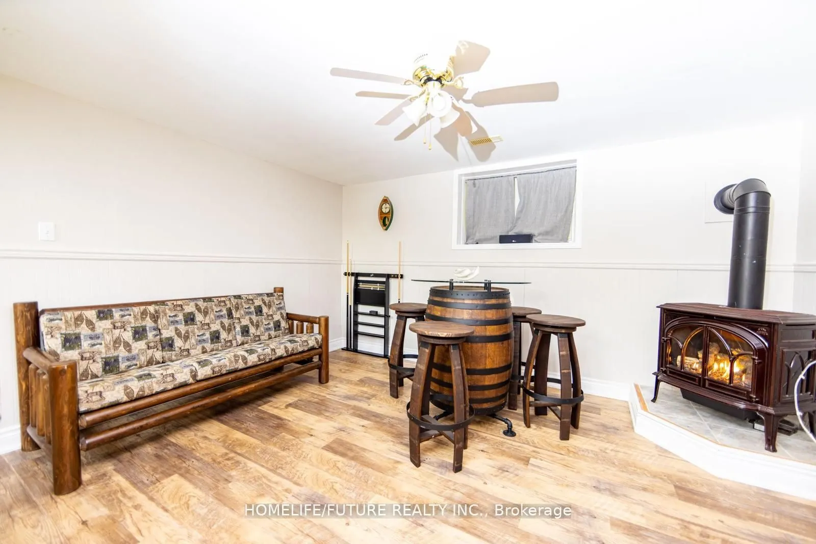 1559 North Belmont Concession