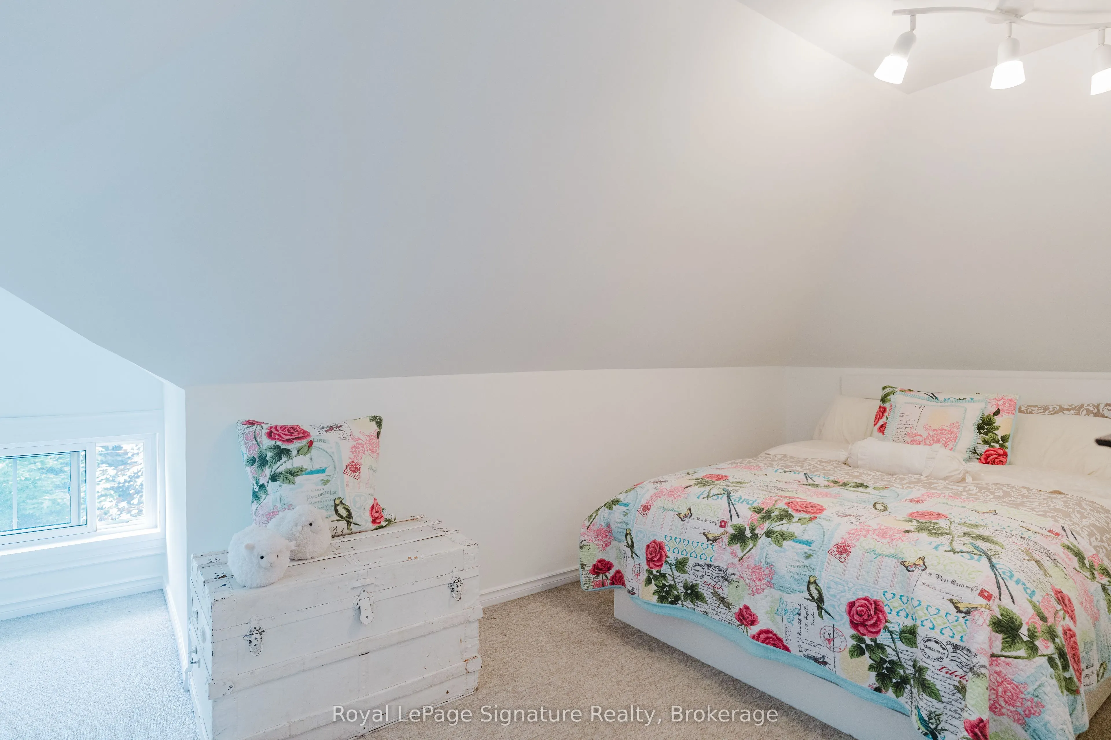 76 Trowbridge Street W