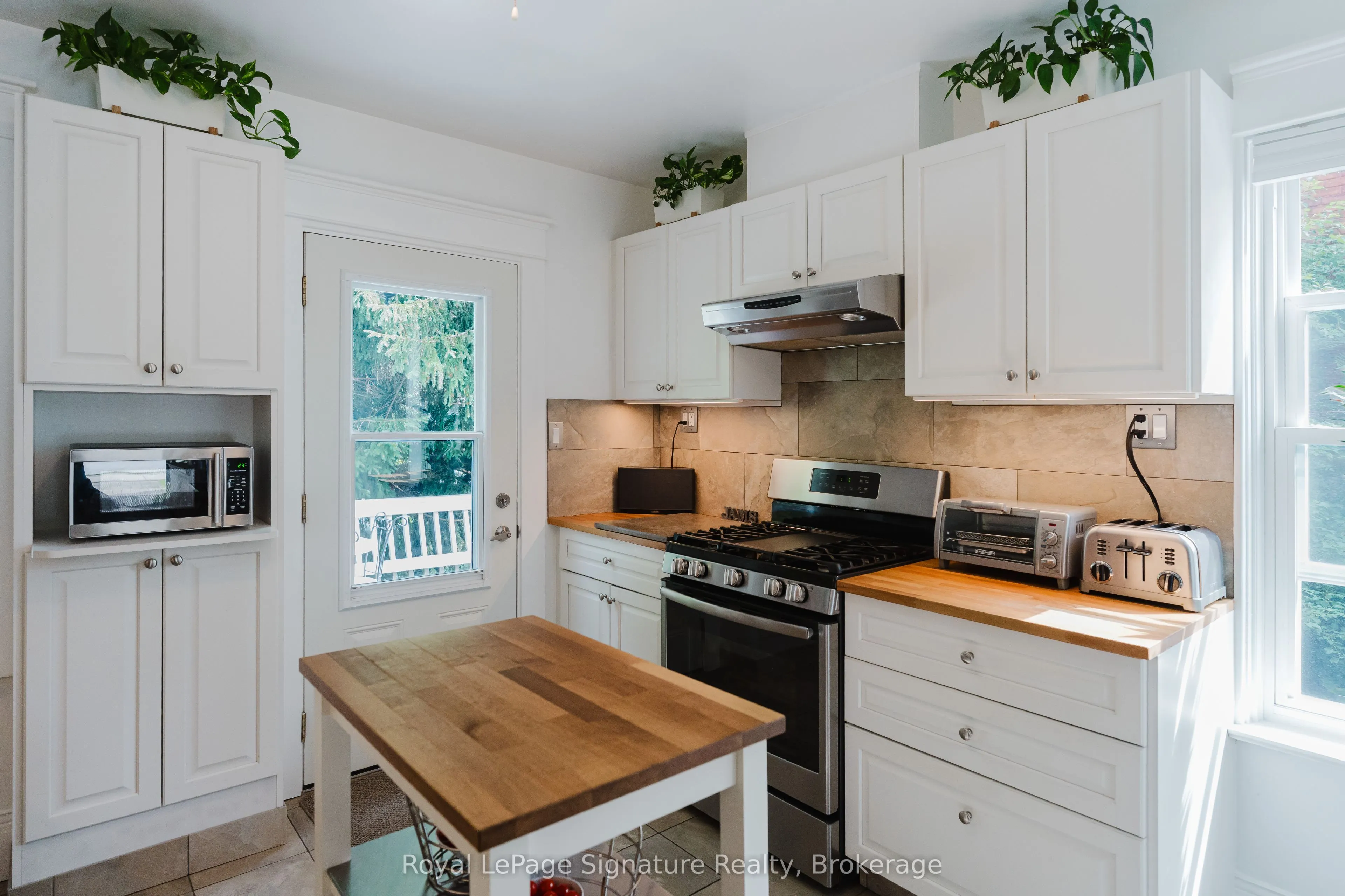76 Trowbridge Street W