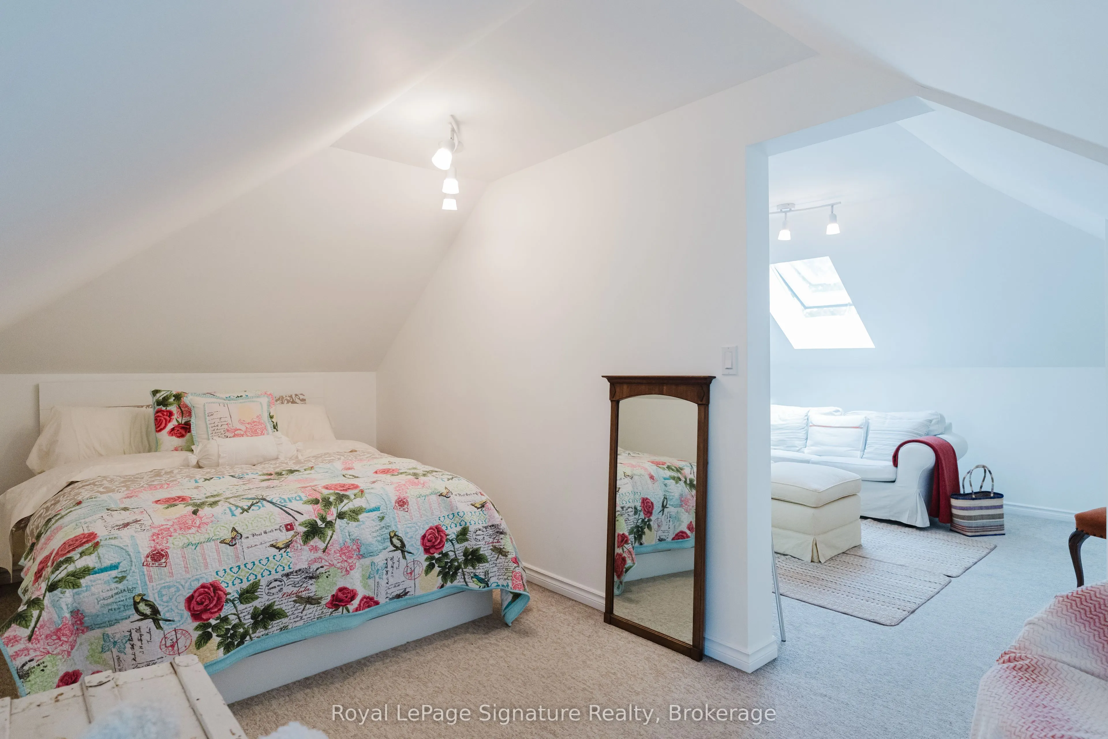76 Trowbridge Street W
