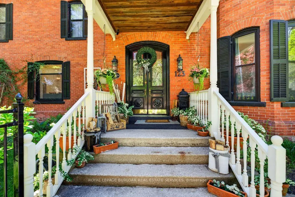 123 Main Street W