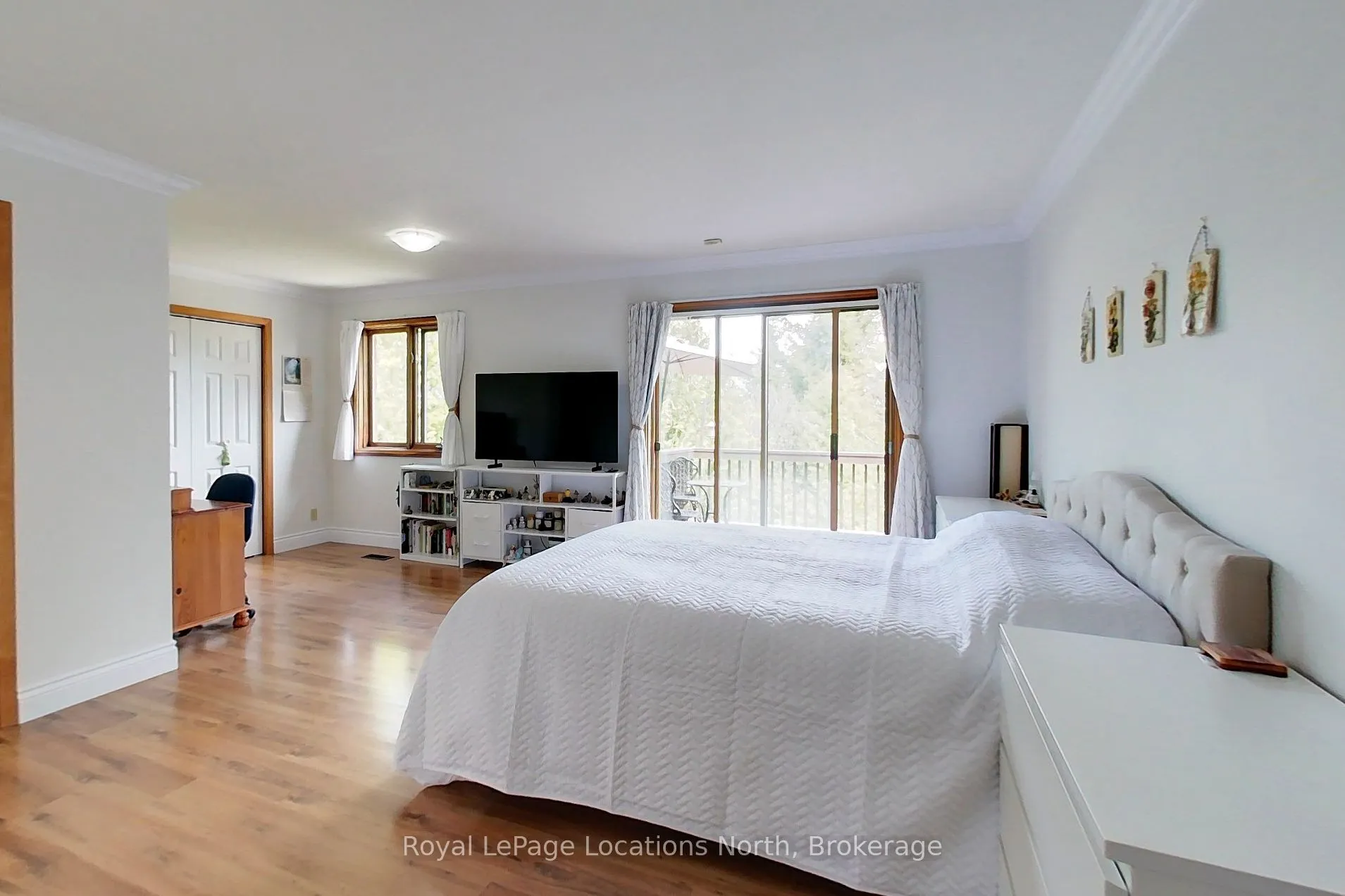 252 Lakeshore Road N