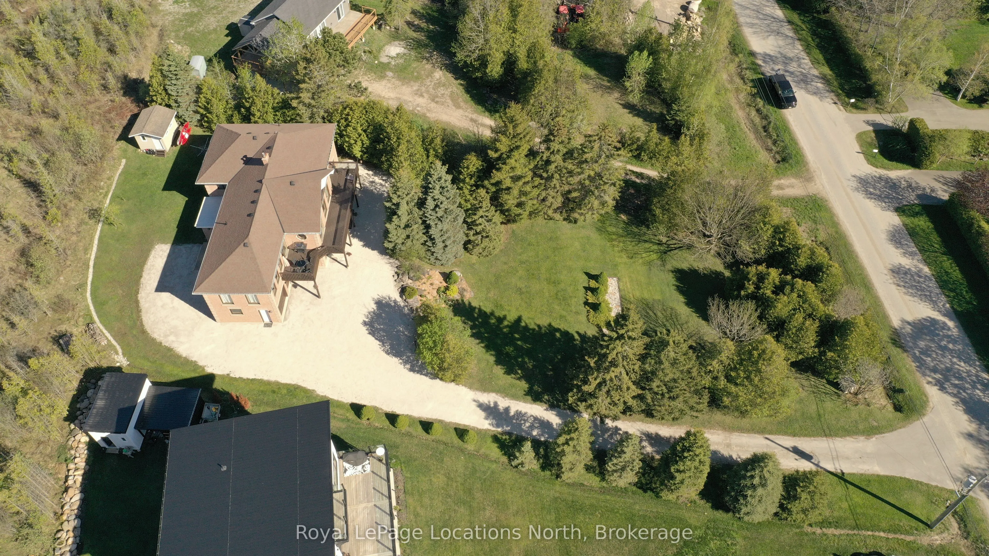 252 Lakeshore Road N