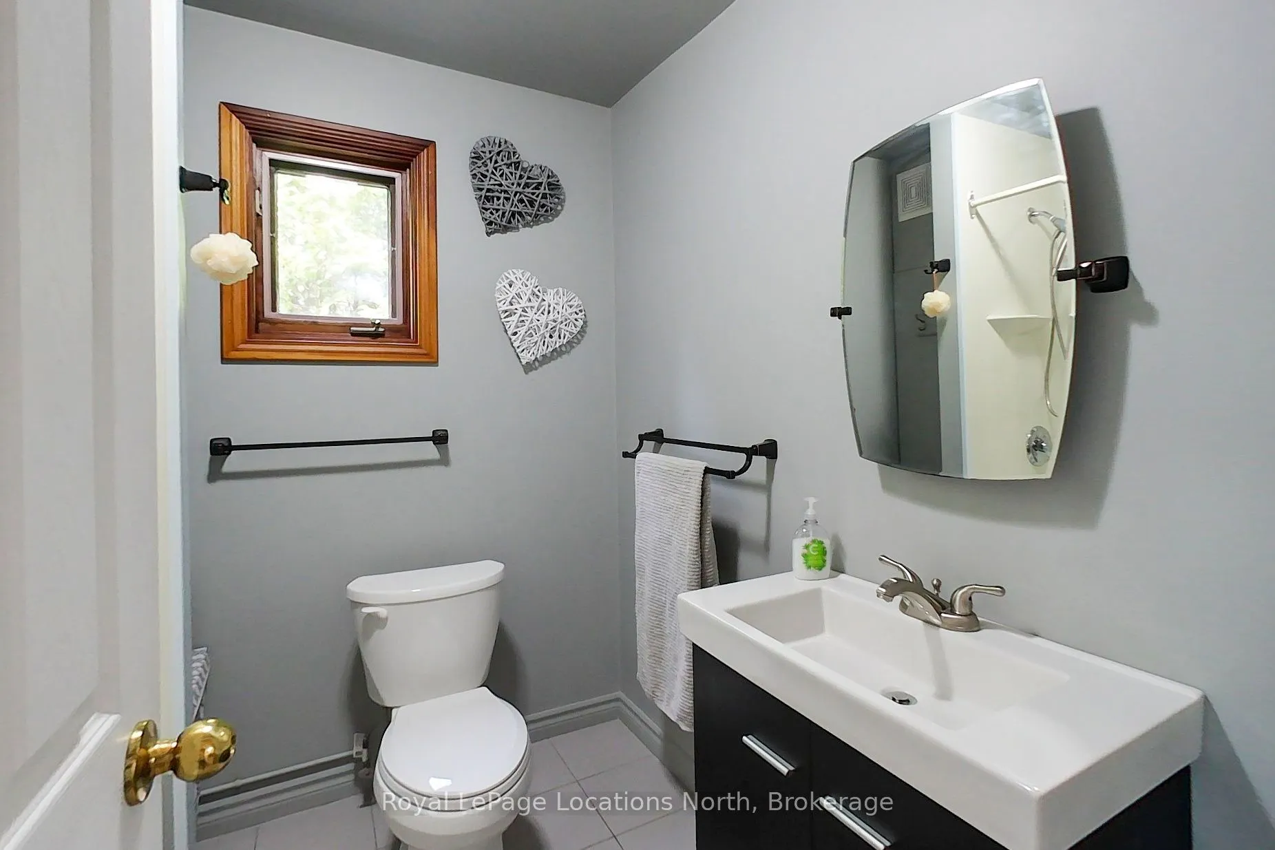 252 Lakeshore Road N