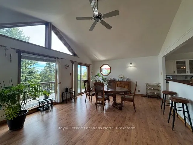 252 Lakeshore Road N