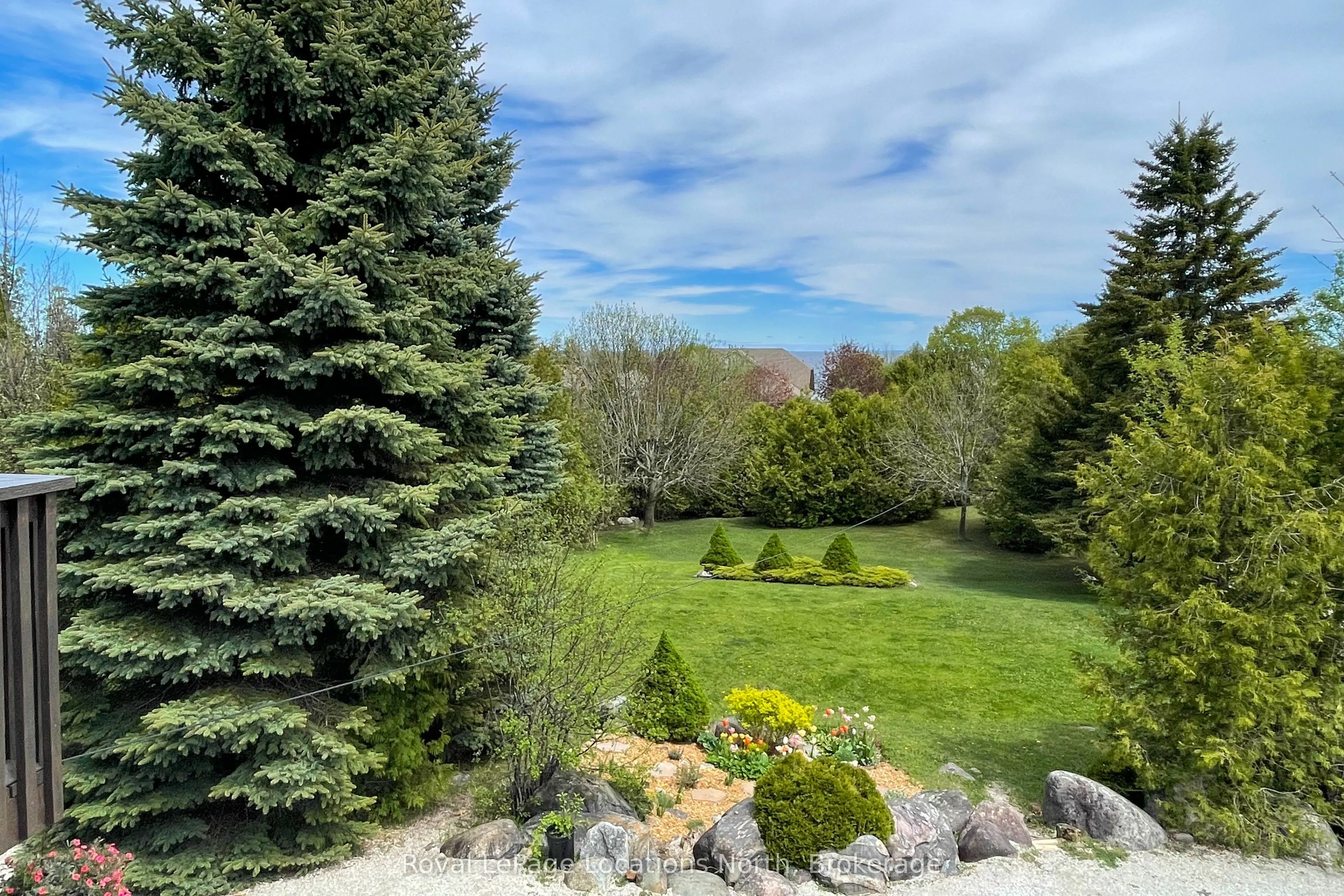 252 Lakeshore Road N