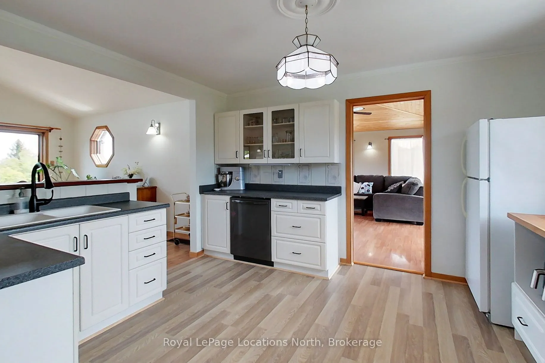 252 Lakeshore Road N