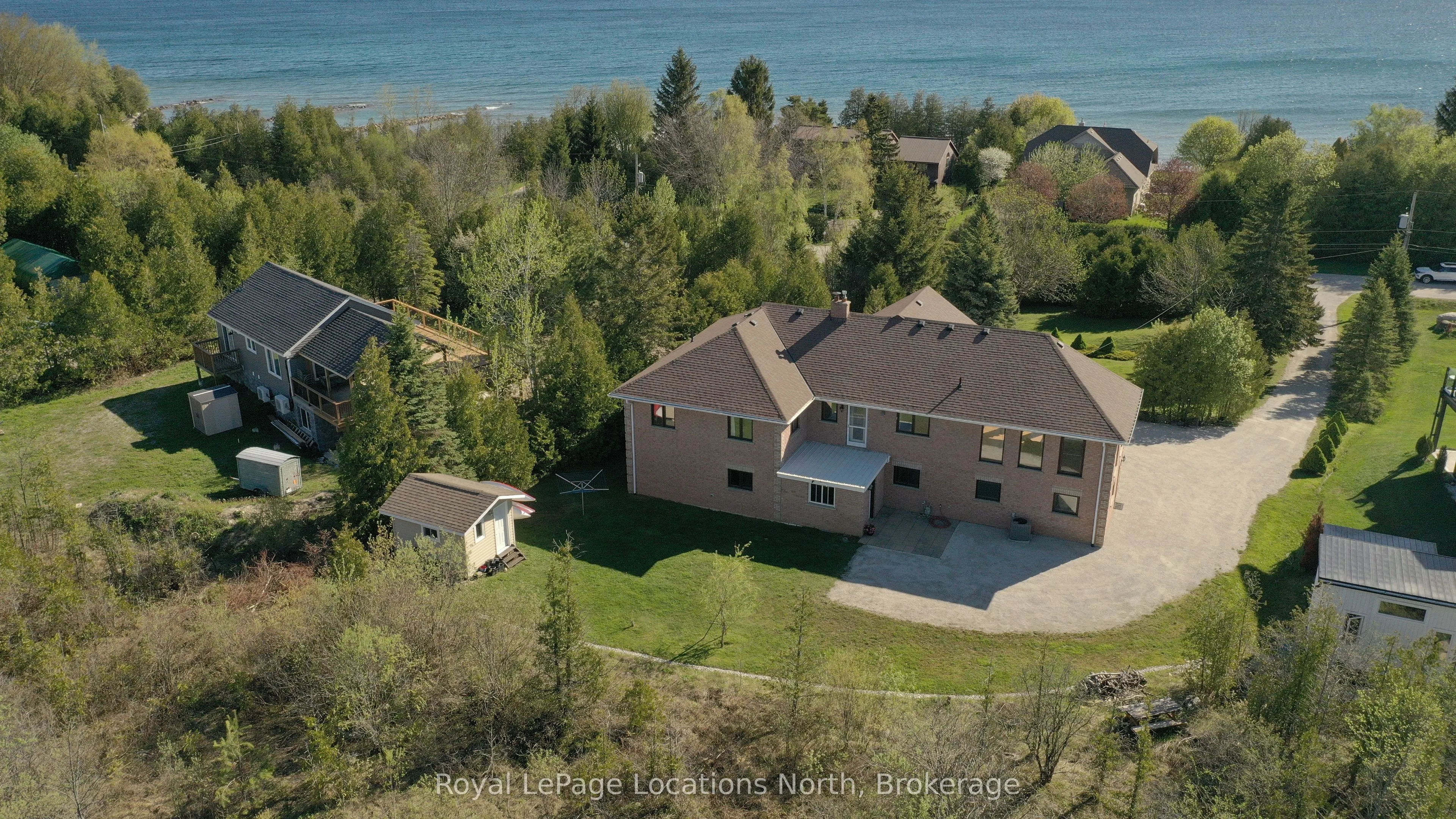 252 Lakeshore Road N