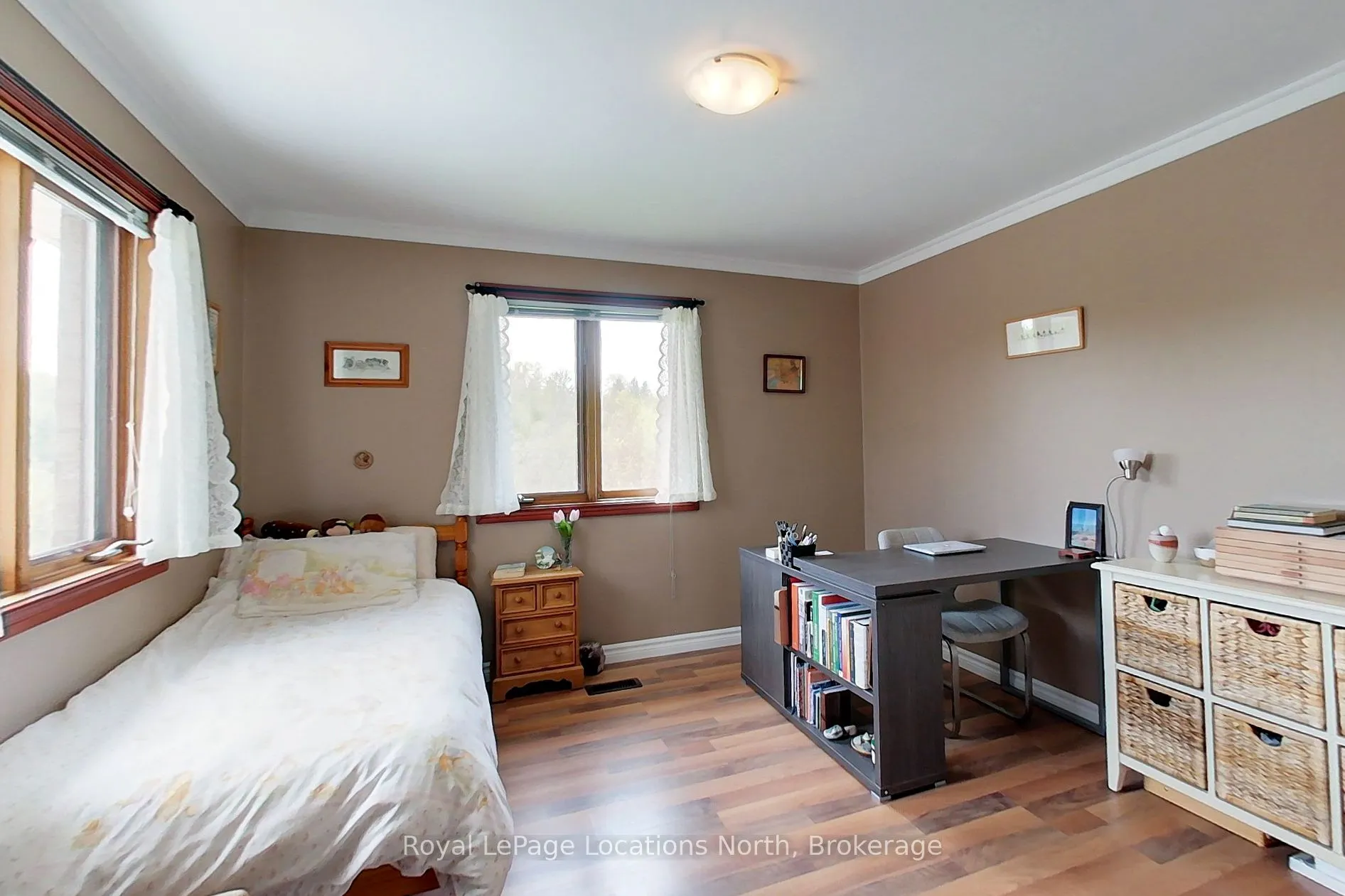 252 Lakeshore Road N