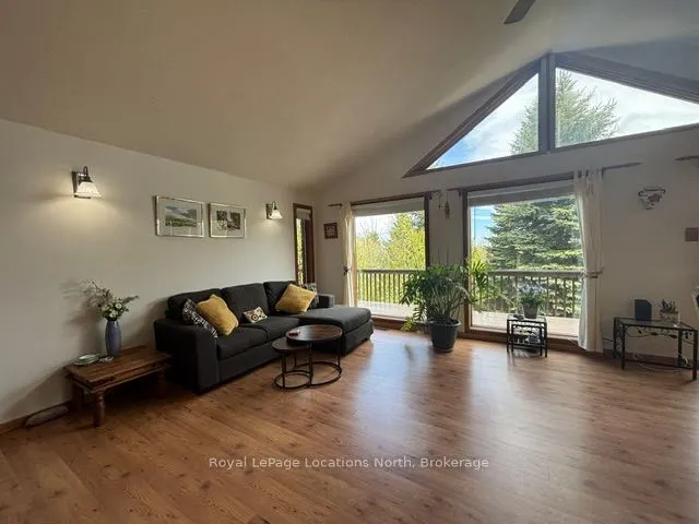 252 Lakeshore Road N