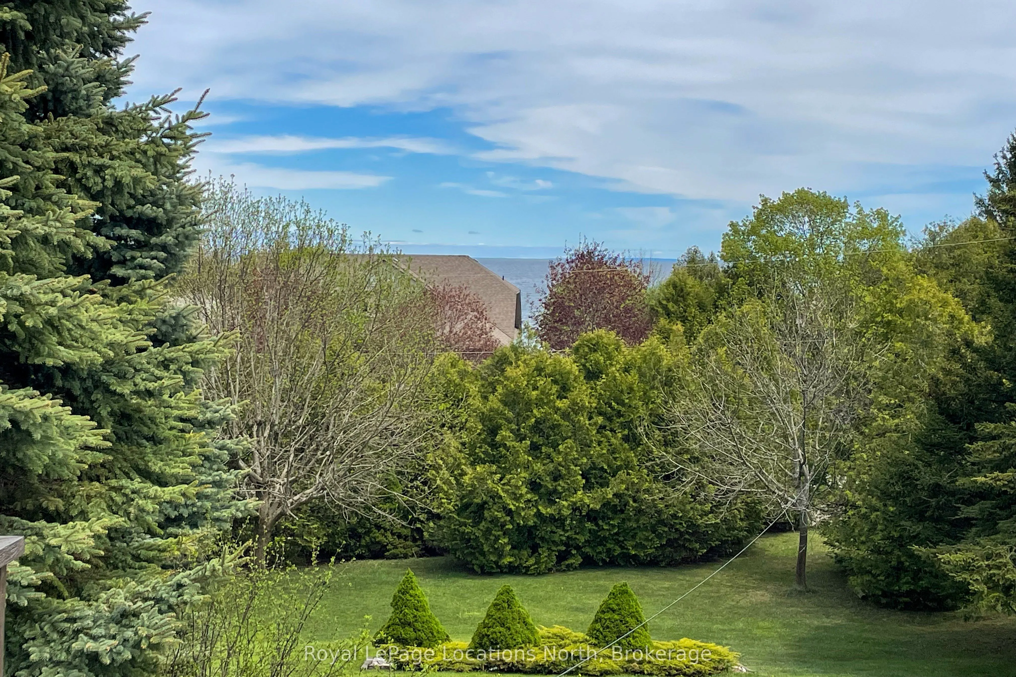 252 Lakeshore Road N