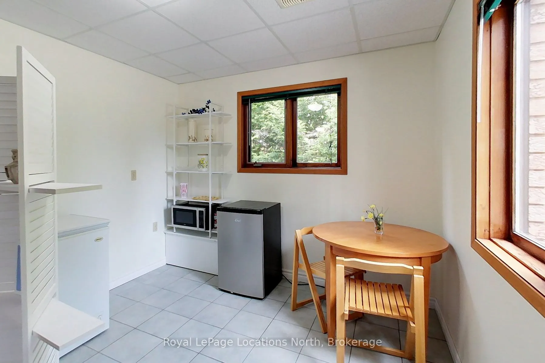 252 Lakeshore Road N