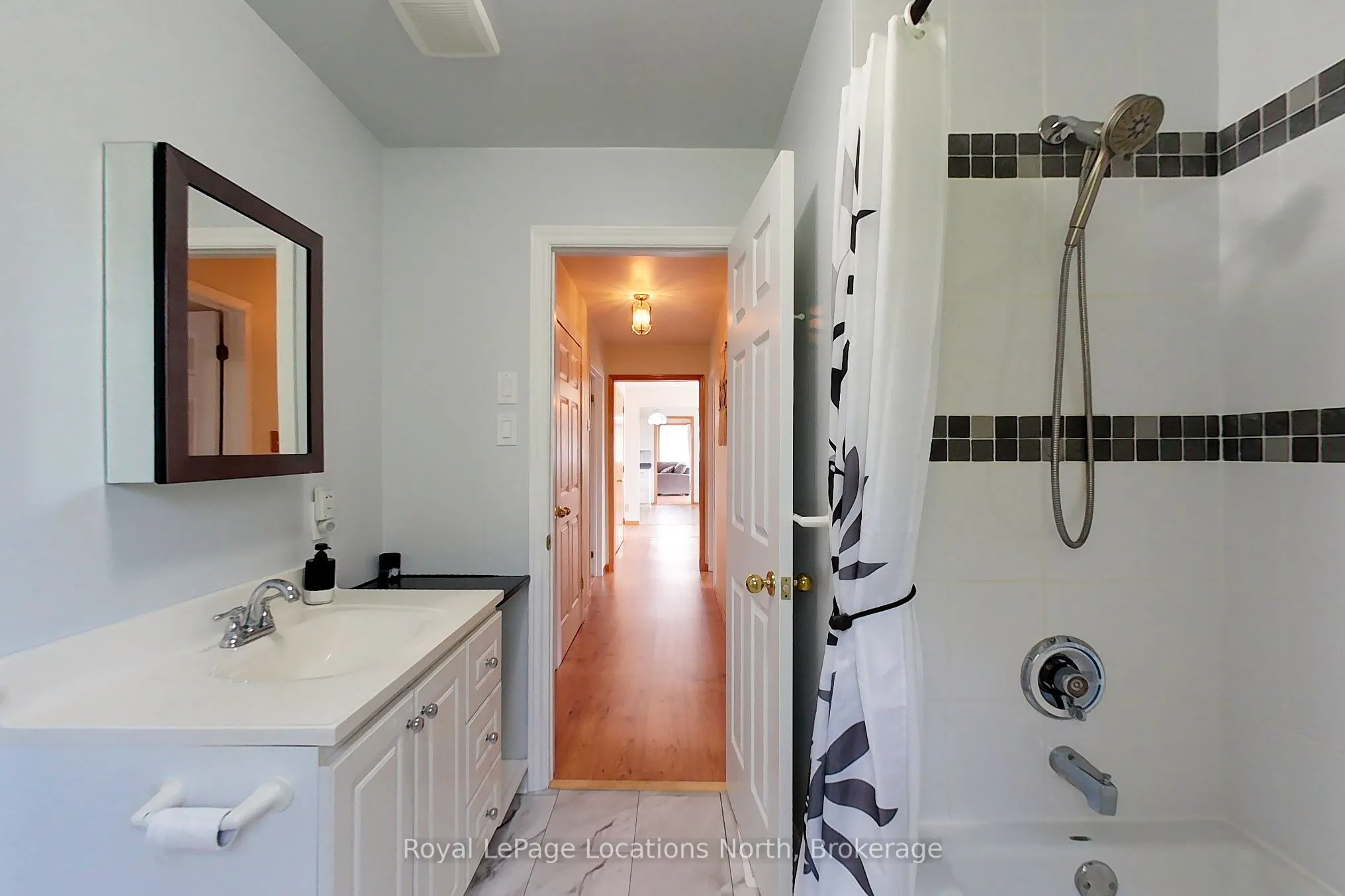 252 Lakeshore Road N