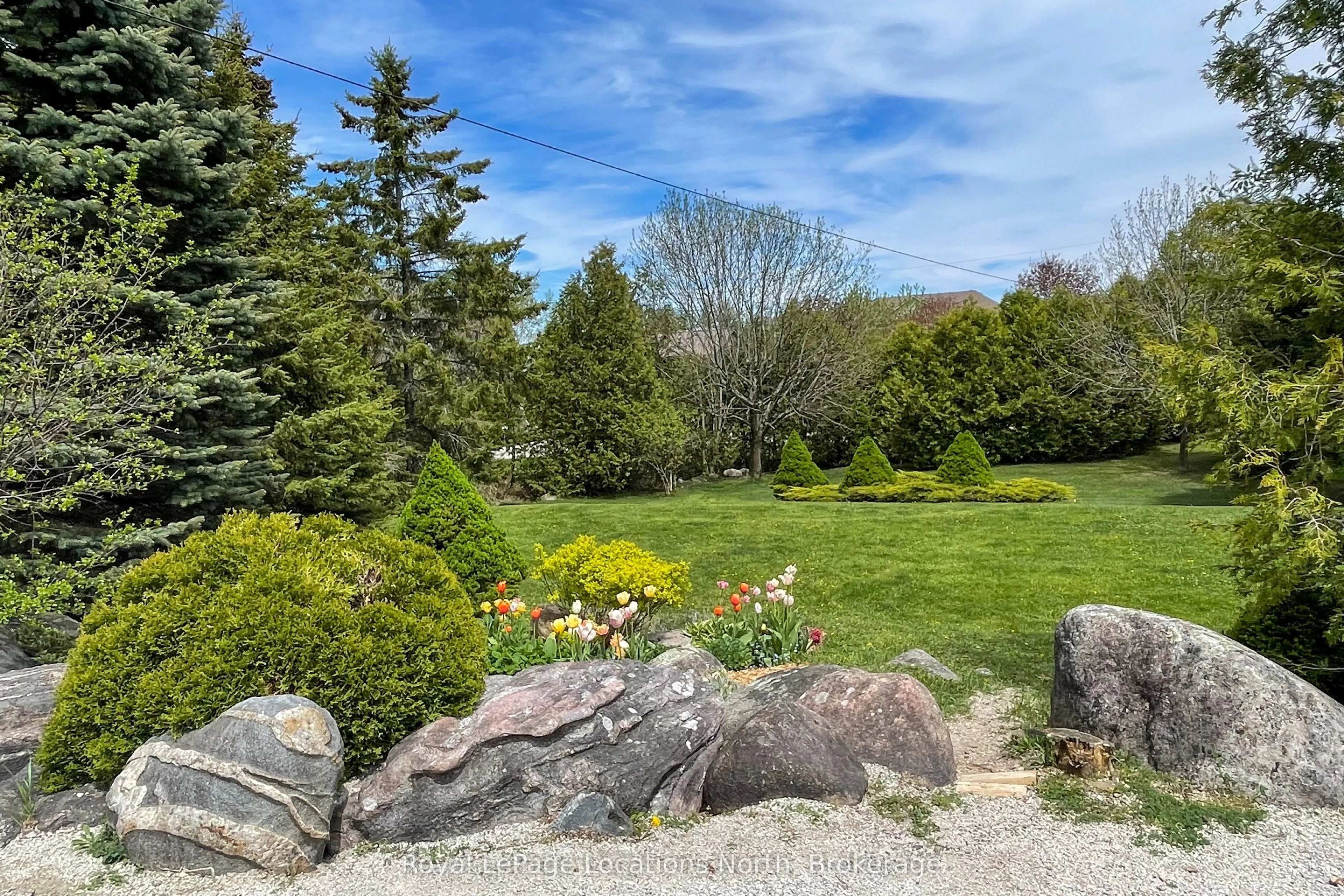252 Lakeshore Road N